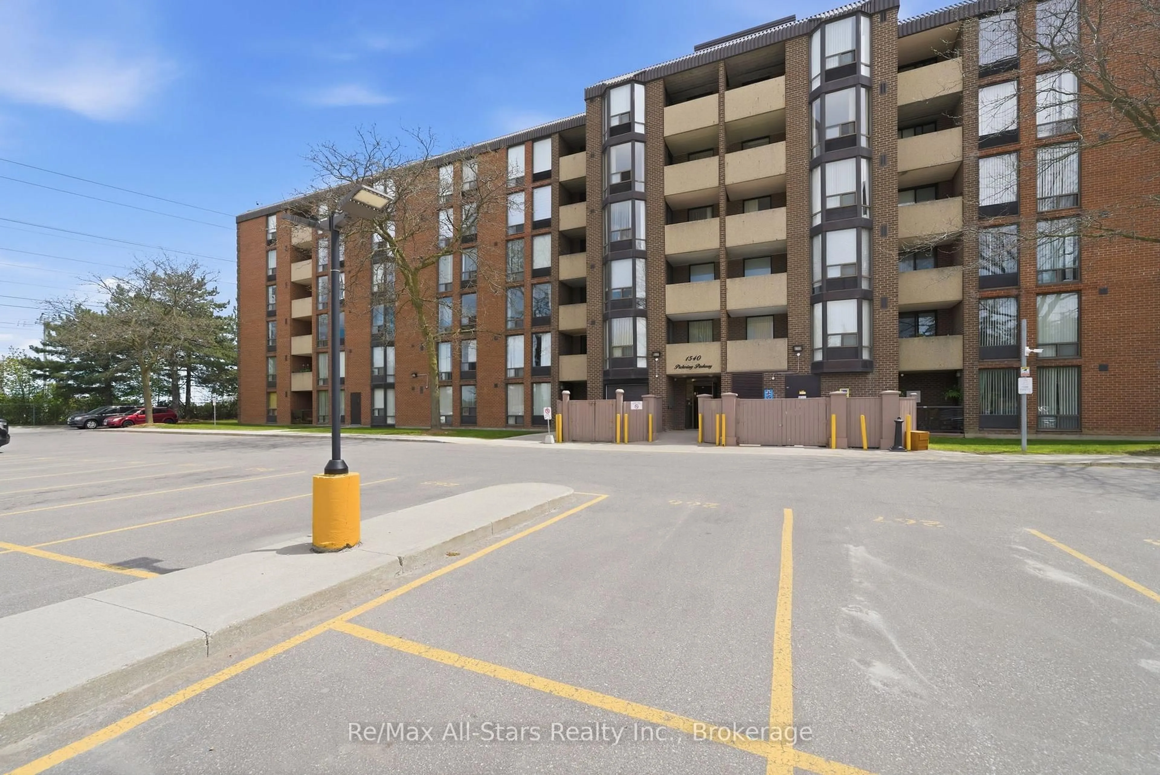 Patio, street for 1540 Pickering Pkwy #301, Pickering Ontario L1V 3V9