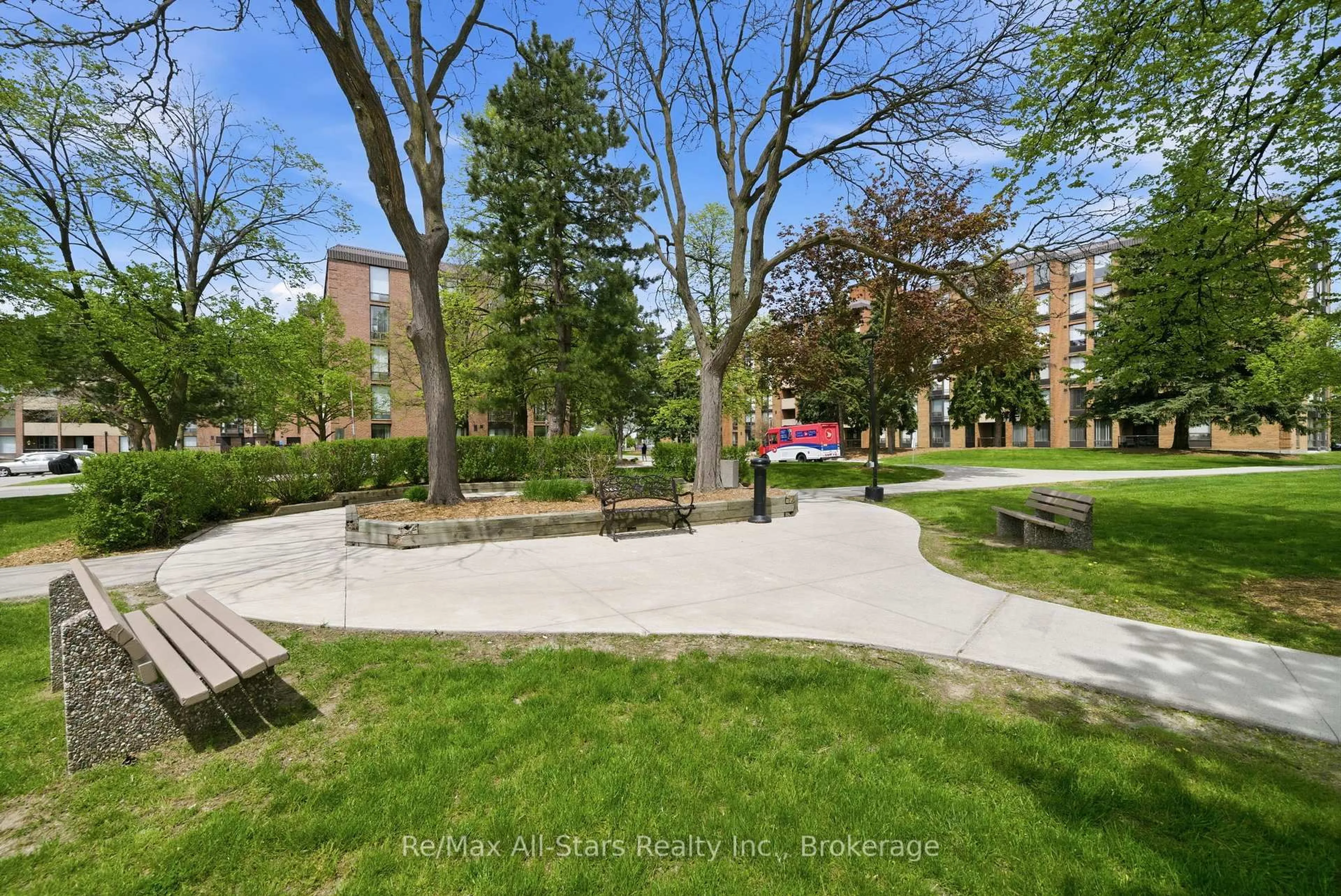 Patio, street for 1540 Pickering Pkwy #301, Pickering Ontario L1V 3V9