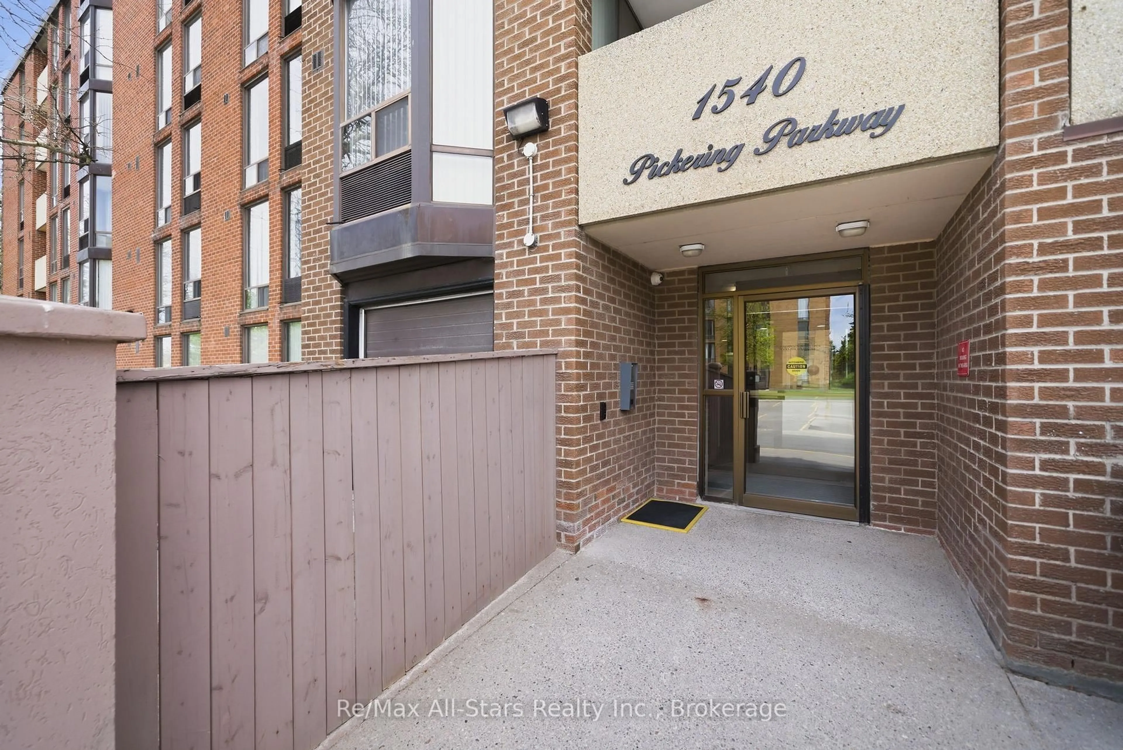 Indoor entryway for 1540 Pickering Pkwy #301, Pickering Ontario L1V 3V9