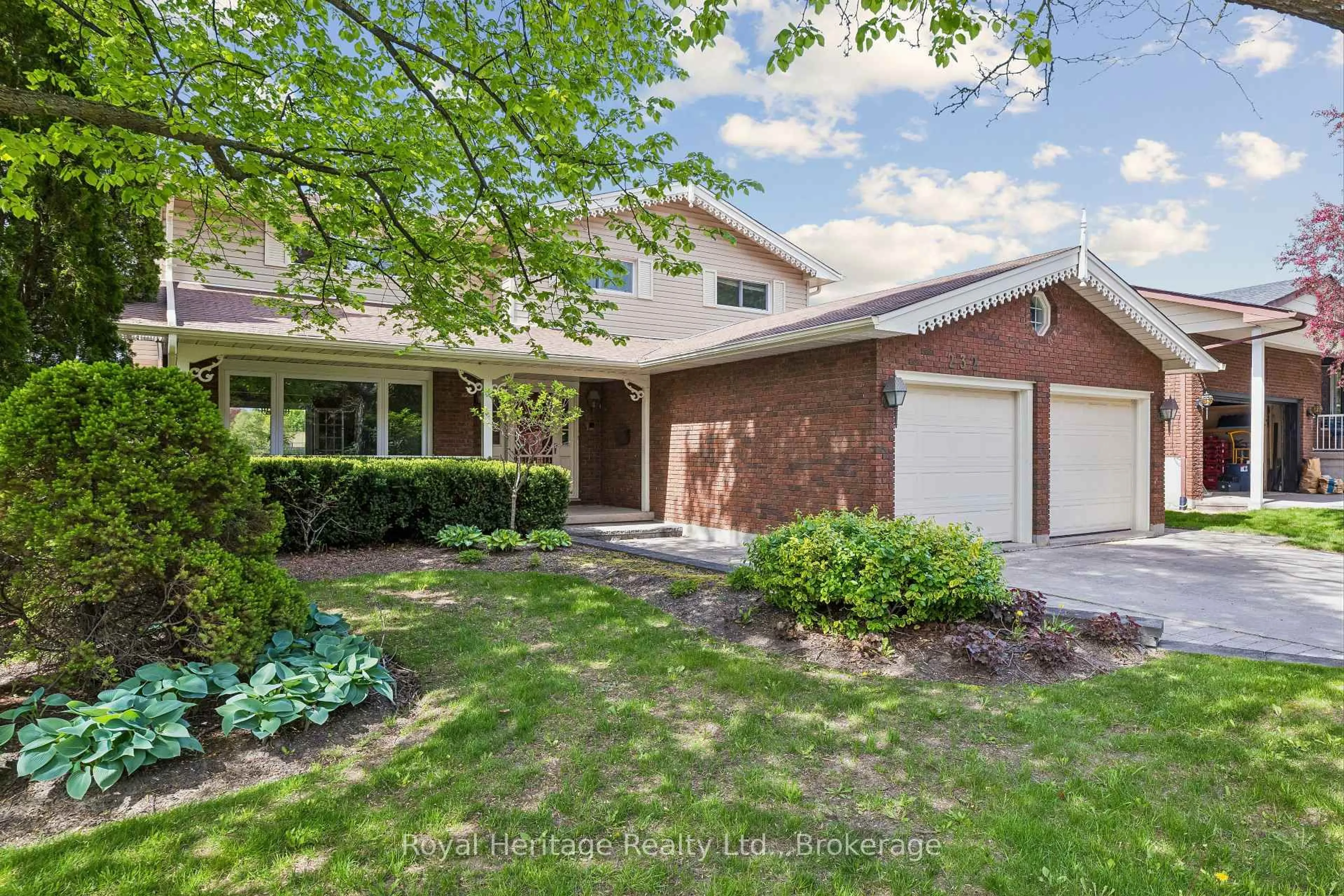 Home with brick exterior material, street for 232 BEATRICE St, Oshawa Ontario L1G 7M9