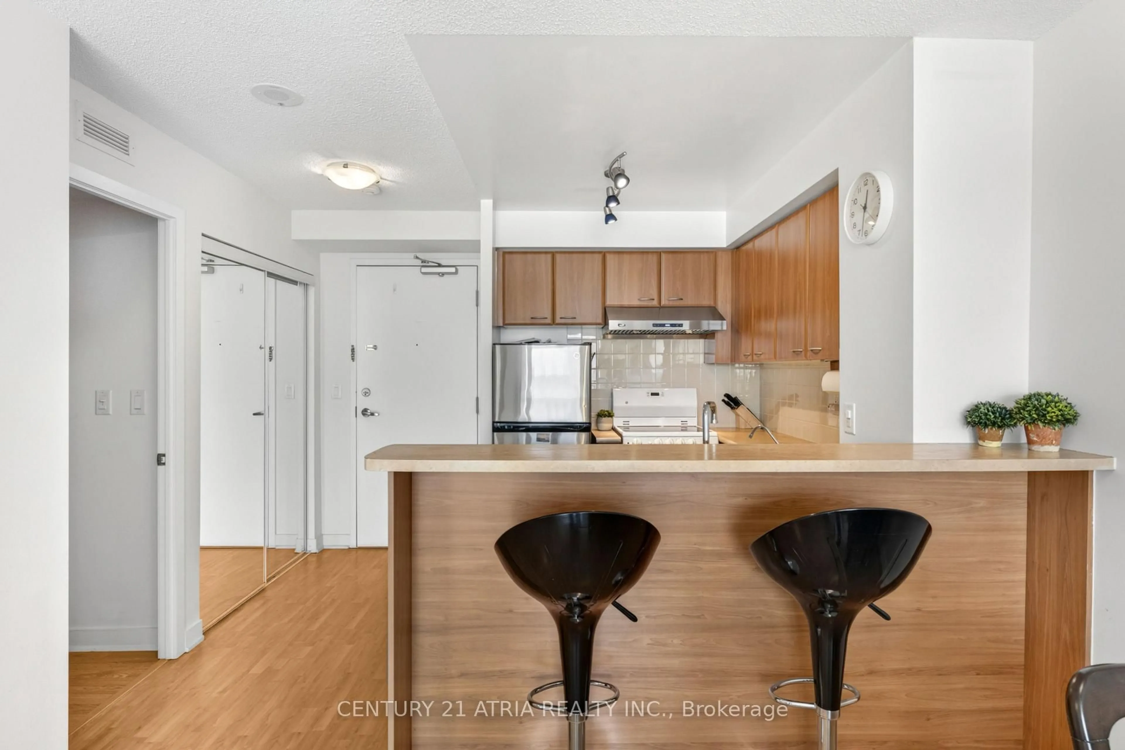 Standard kitchen, unknown for 38 Lee Centre Dr #908, Toronto Ontario M1H 3J7