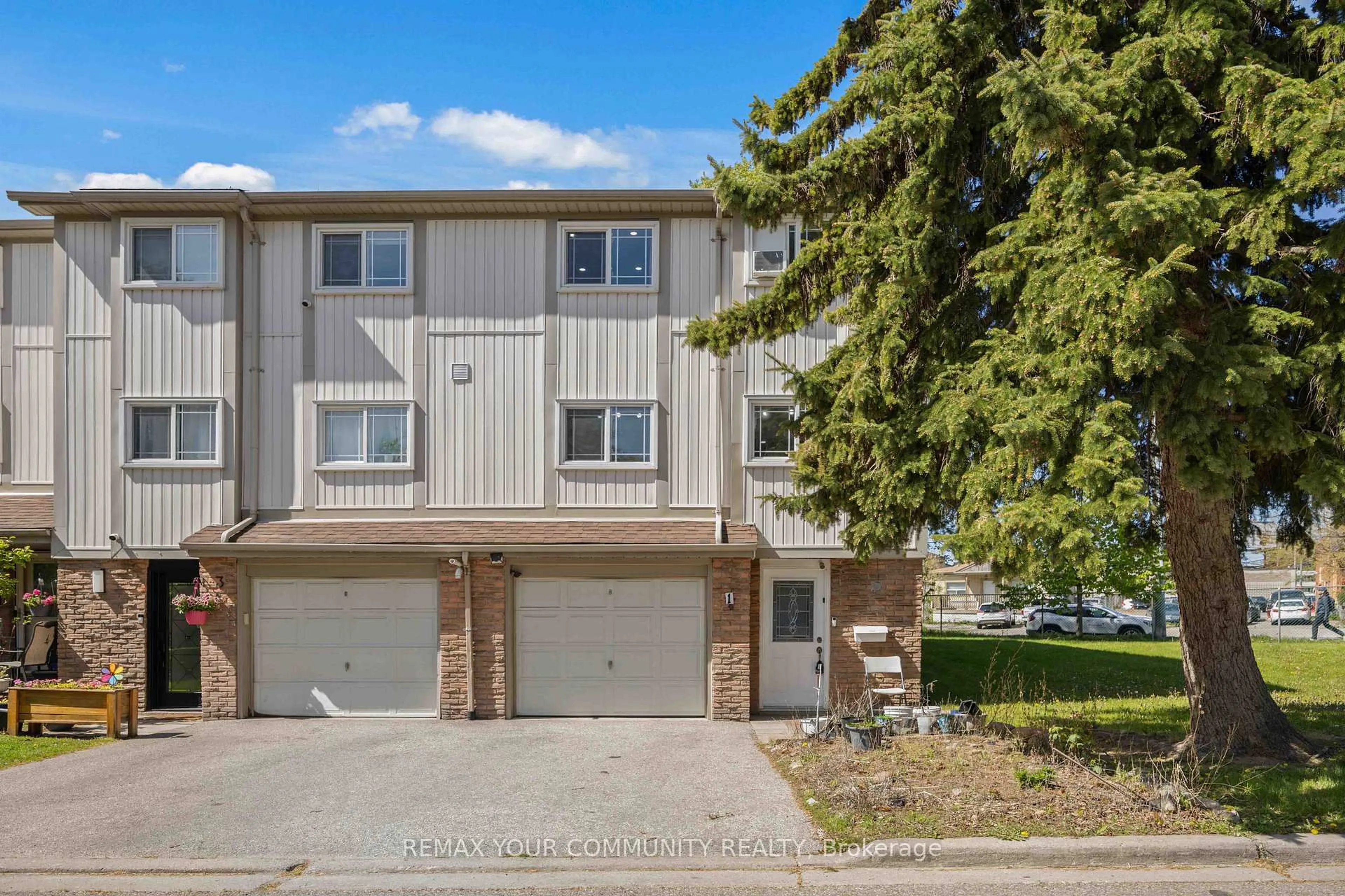 A pic from outside/outdoor area/front of a property/back of a property/a pic from drone, street for 141 Galloway Rd #1, Toronto Ontario M1E 4X4