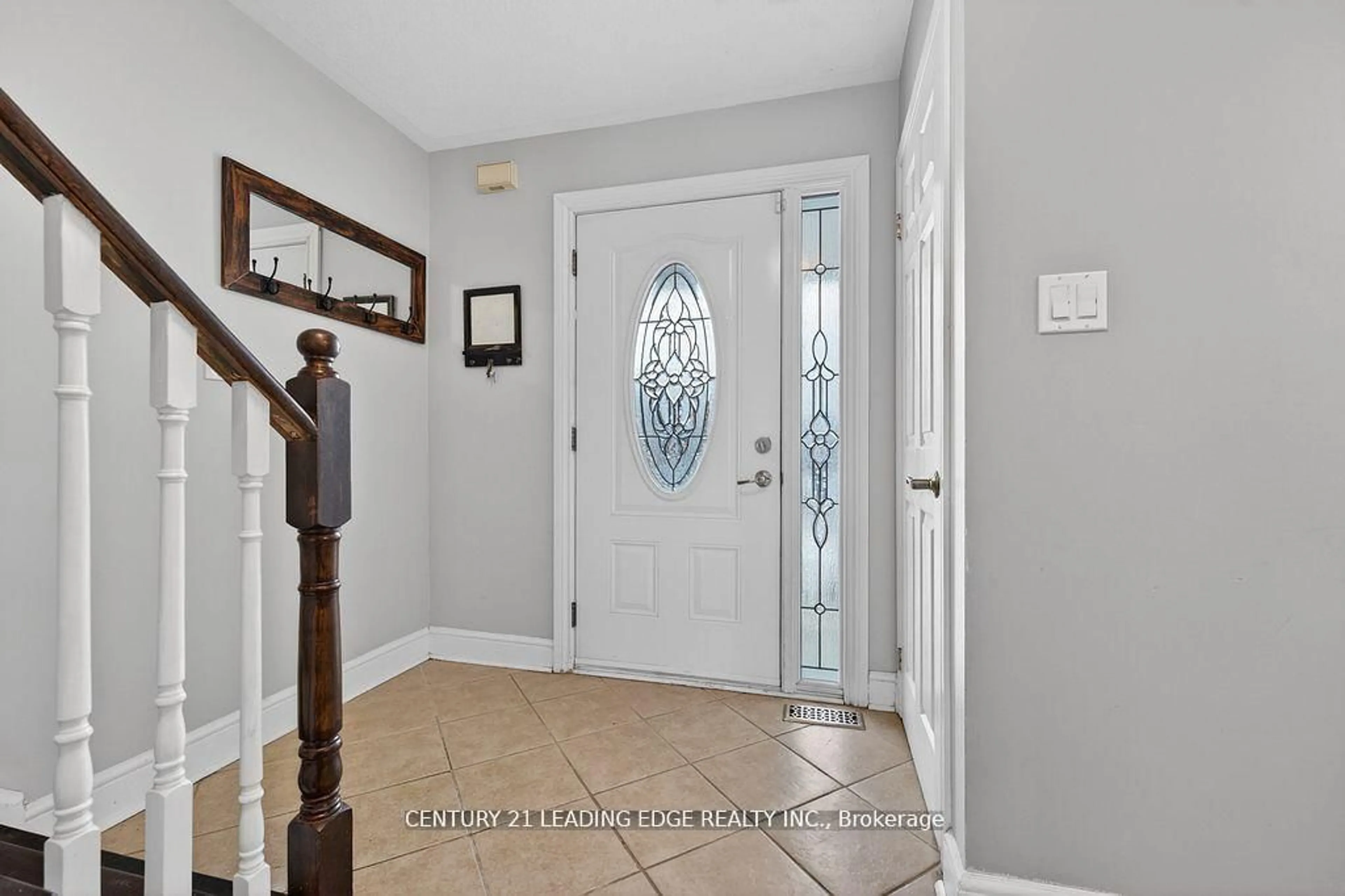 Indoor entryway for 56 Ivory Crt, Clarington Ontario L1C 5C1
