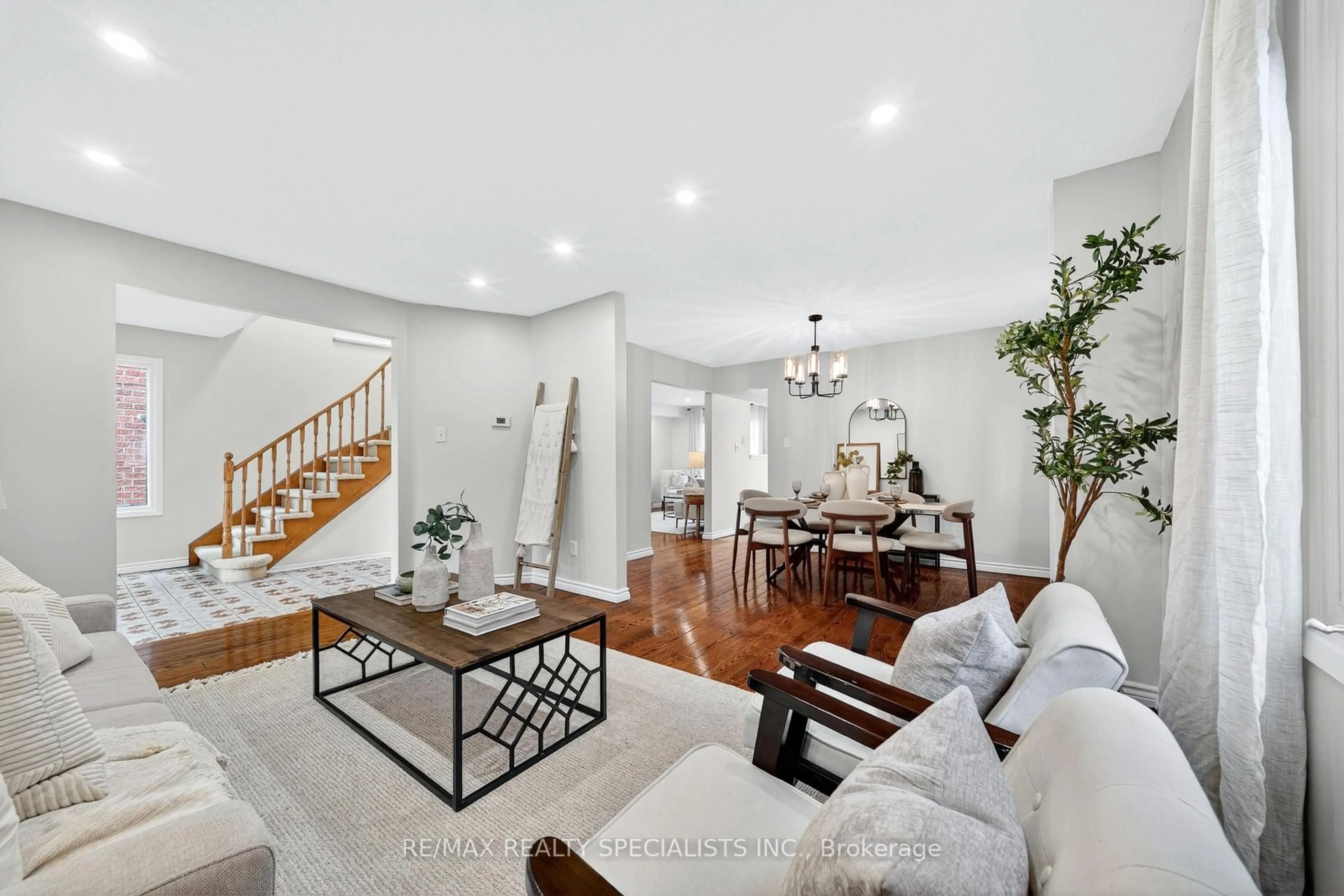 Living room with furniture, unknown for 17 Payzac Ave, Toronto Ontario M1E 5A7