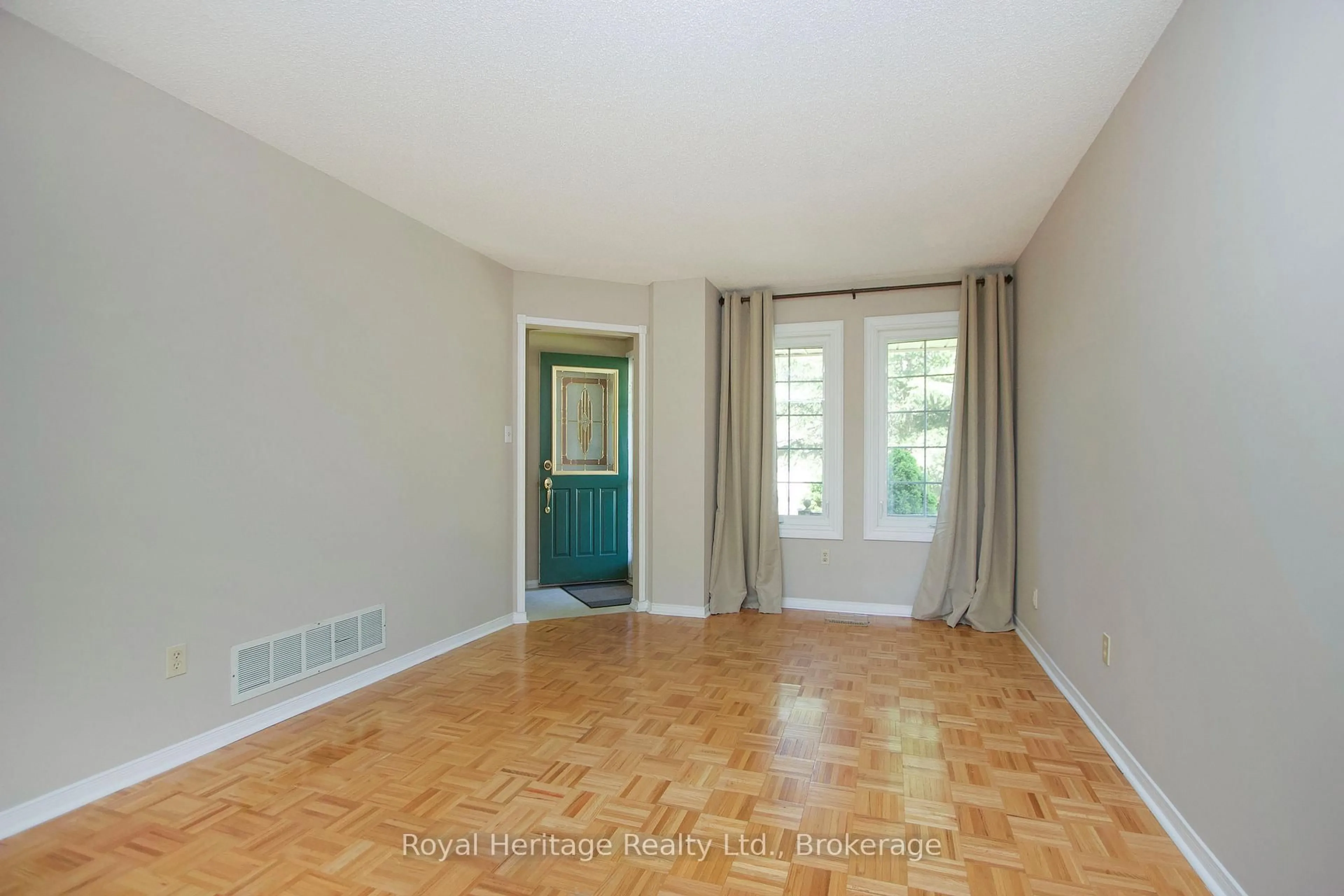 A pic of a room for 27 Furrow Dr, Whitby Ontario L1R 1Y6