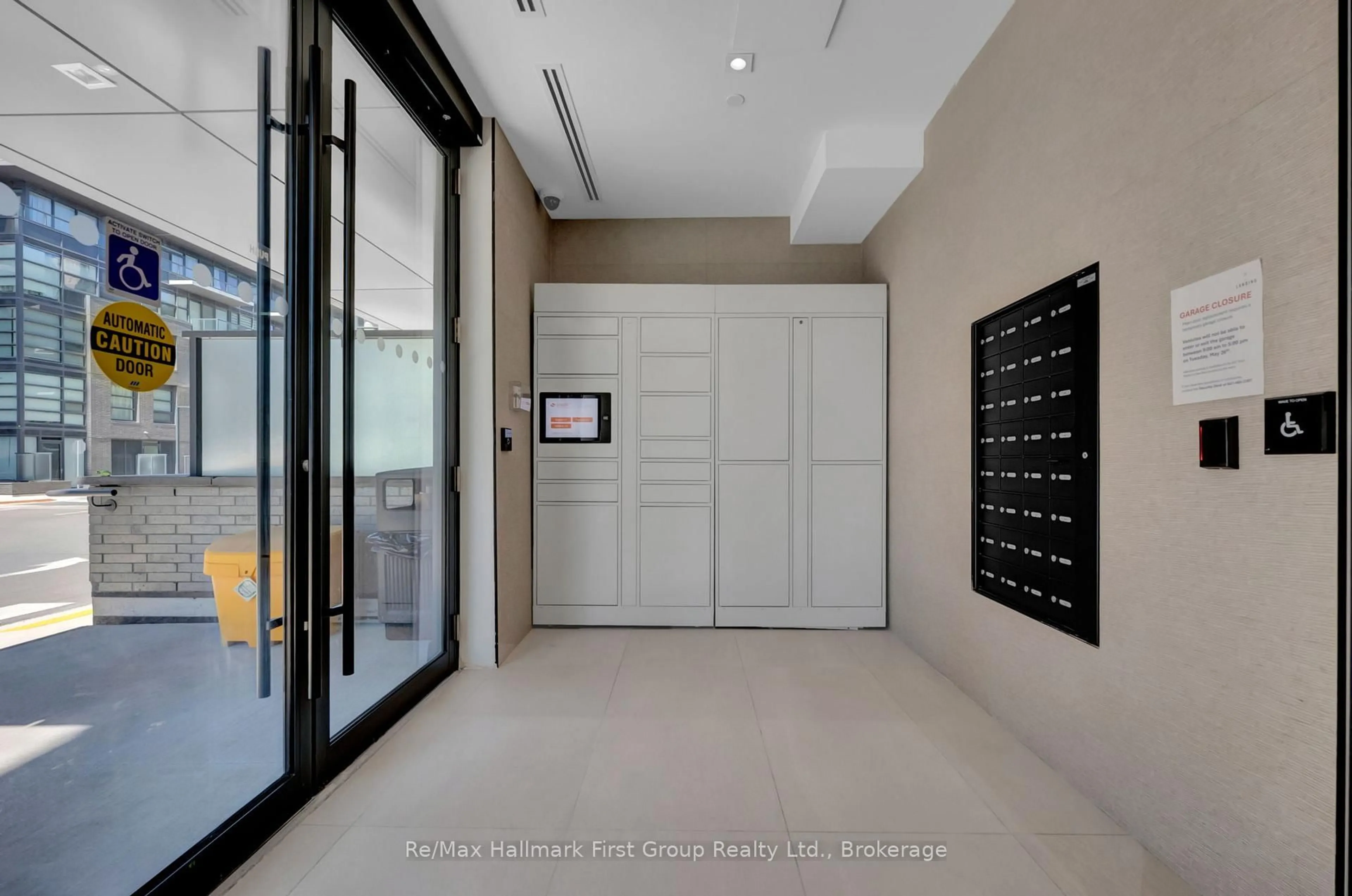 Indoor foyer for 1610 Charles St #444, Whitby Ontario L1N 0P5