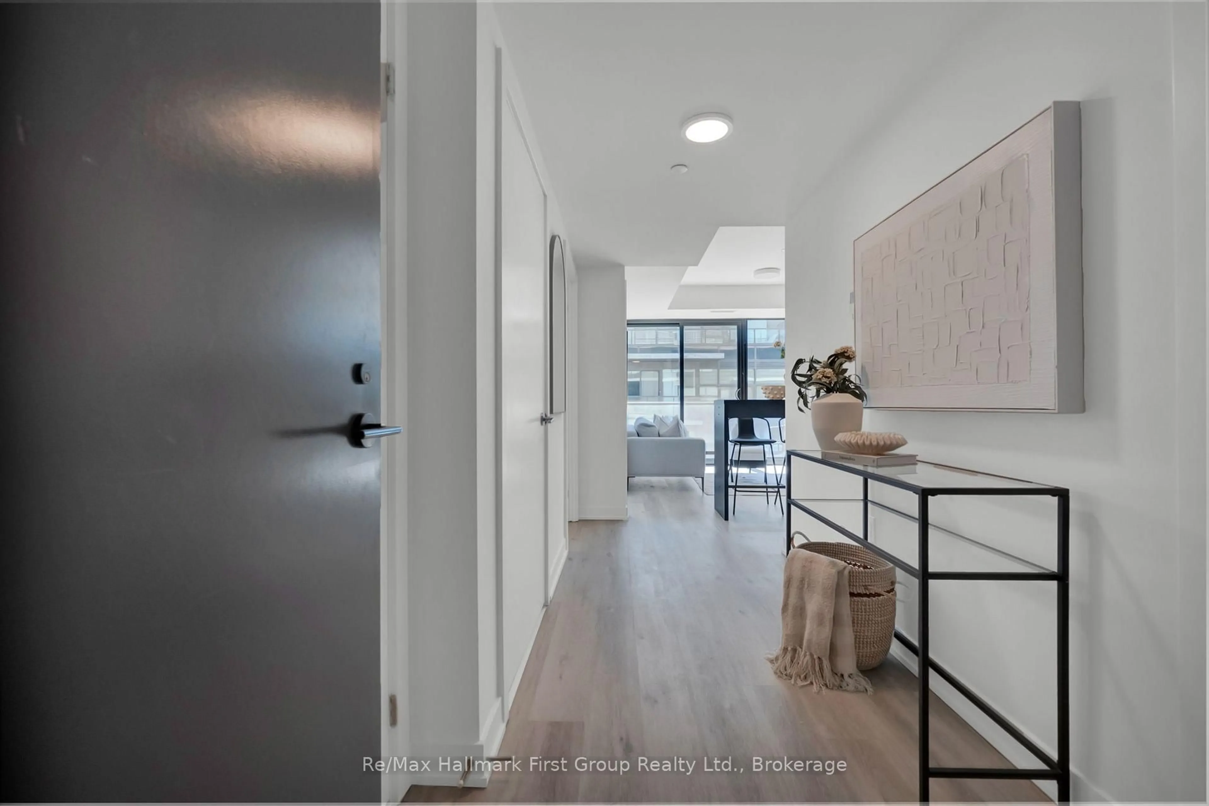 Indoor entryway for 1610 Charles St #444, Whitby Ontario L1N 0P5