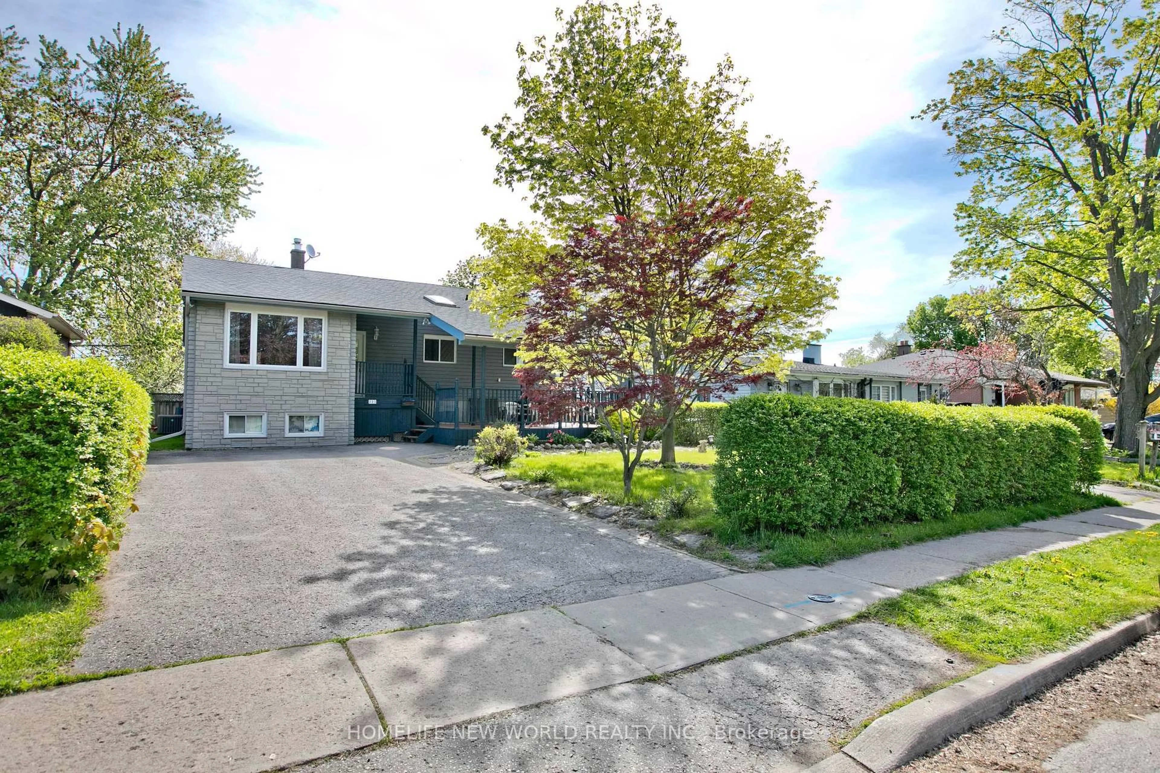 Unknown for 727 Balaton Ave, Pickering Ontario L1W 1W3