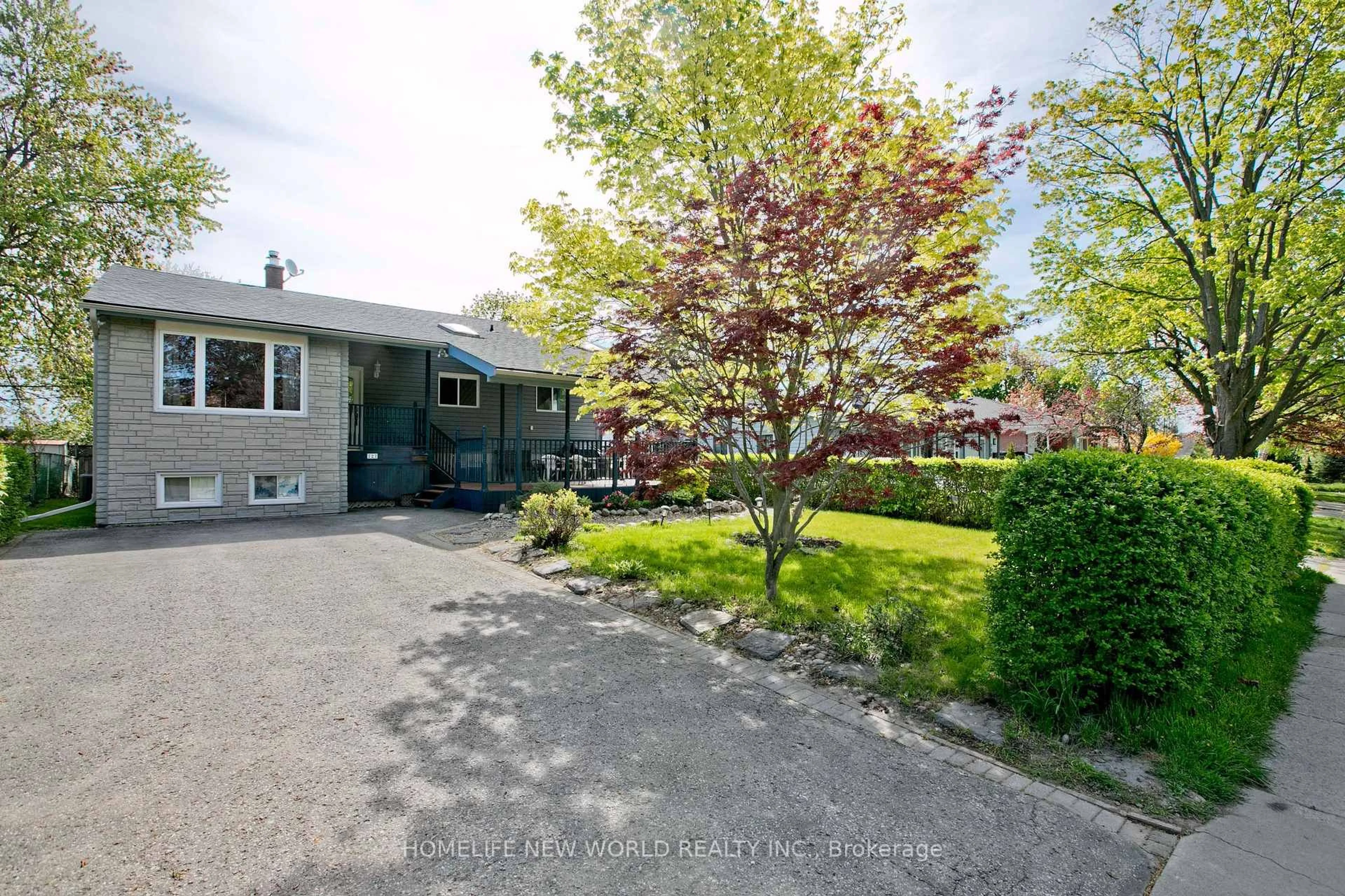 Patio, street for 727 Balaton Ave, Pickering Ontario L1W 1W3