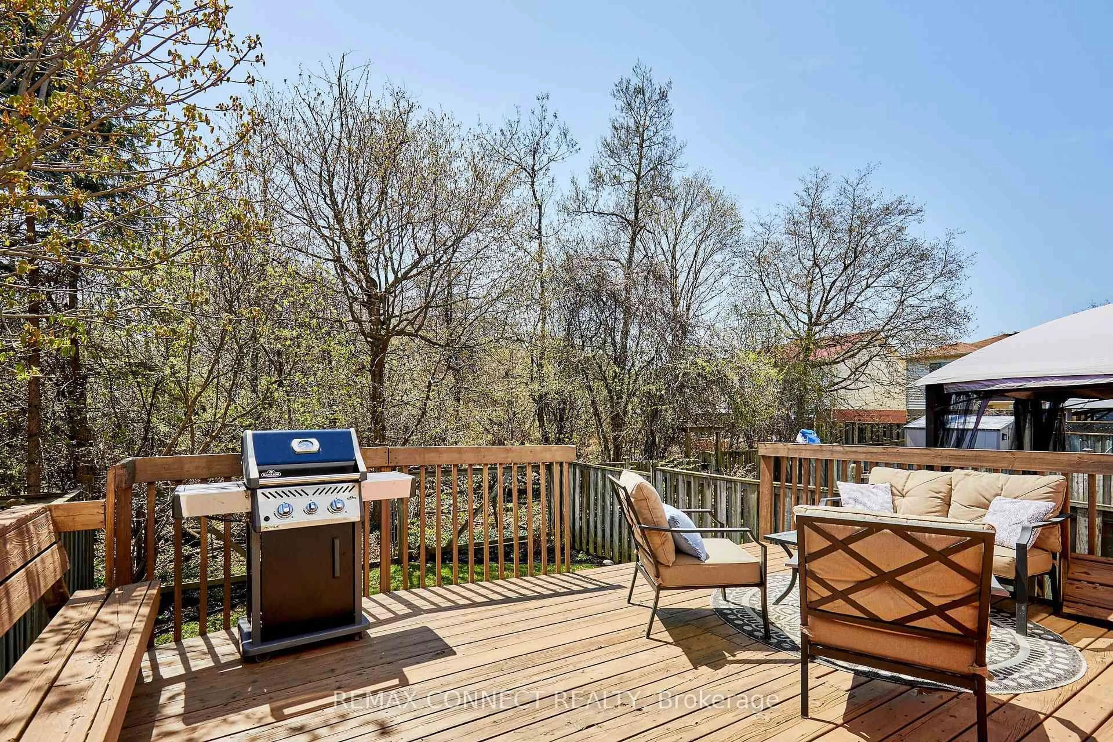 Patio, unknown for 72 Stuart Rd, Clarington Ontario L1E 1Y9