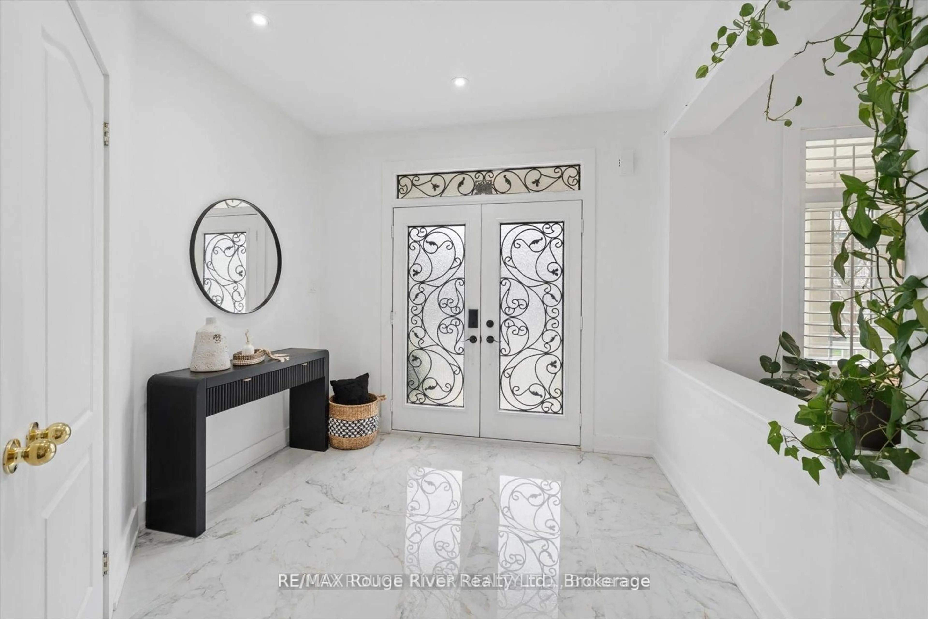 Indoor entryway for 77 Joshua Blvd, Whitby Ontario L1M 0J2