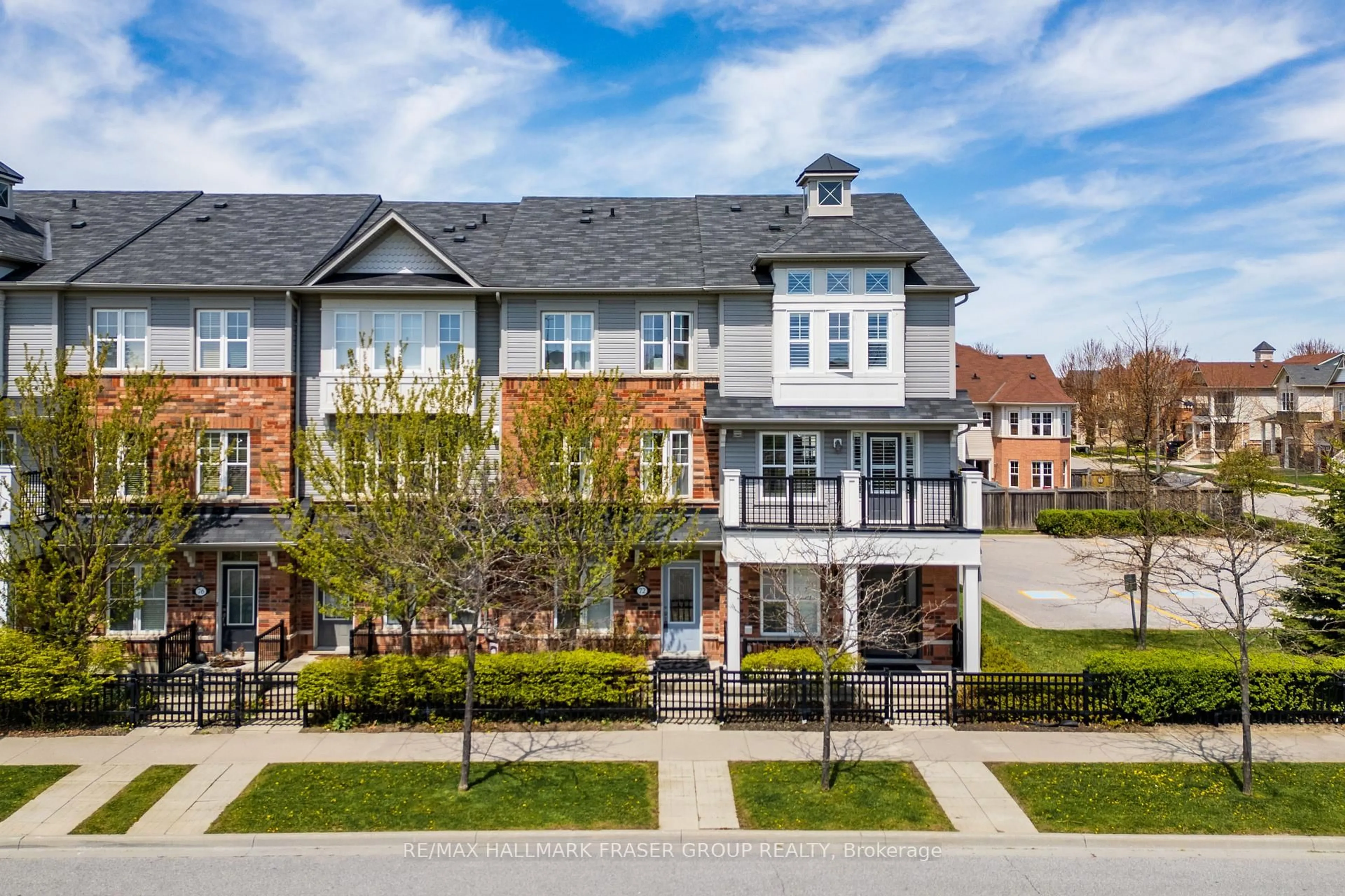 A pic from outside/outdoor area/front of a property/back of a property/a pic from drone, street for 72 Harbourside Dr, Whitby Ontario L1N 0H7