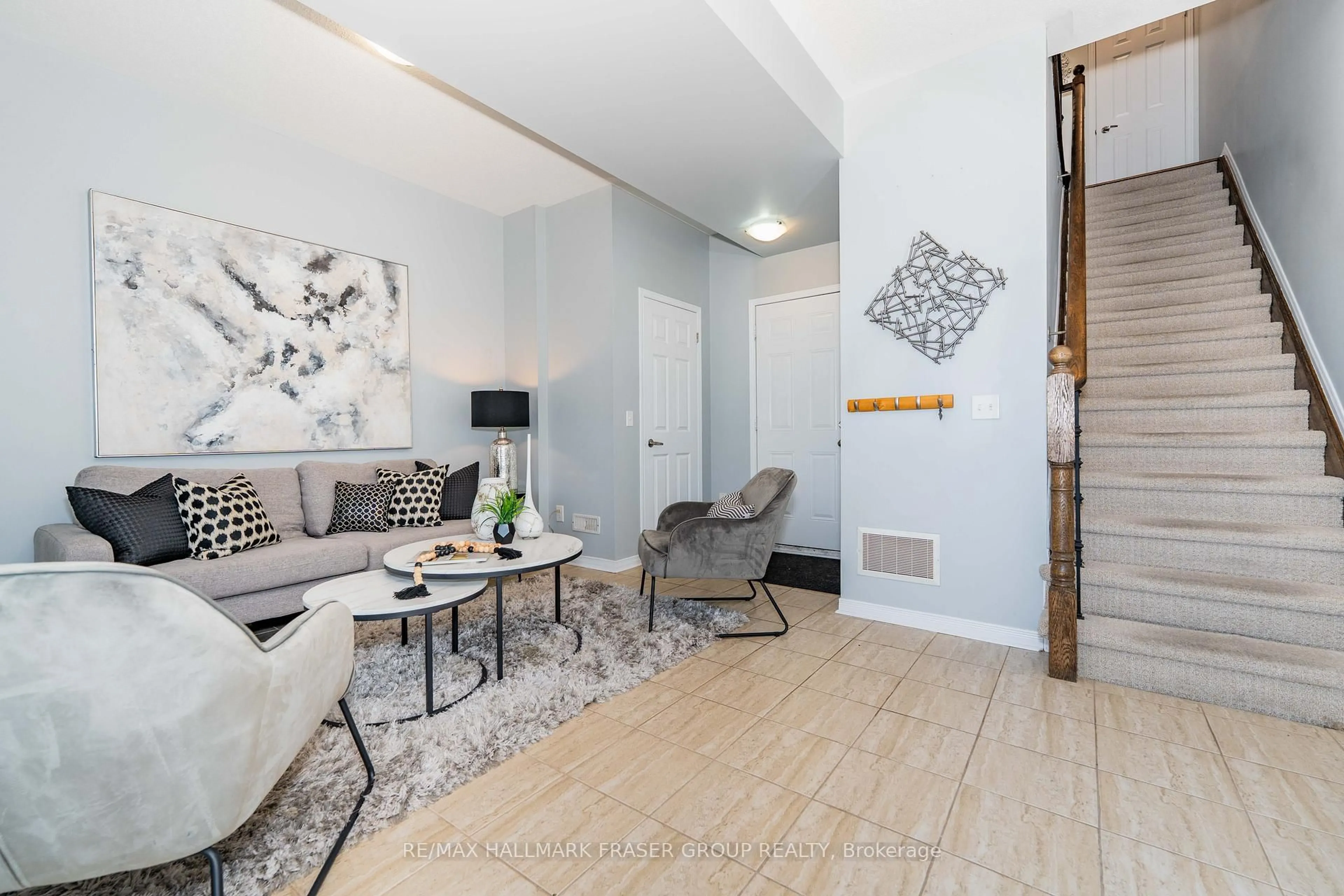 Indoor entryway for 72 Harbourside Dr, Whitby Ontario L1N 0H7