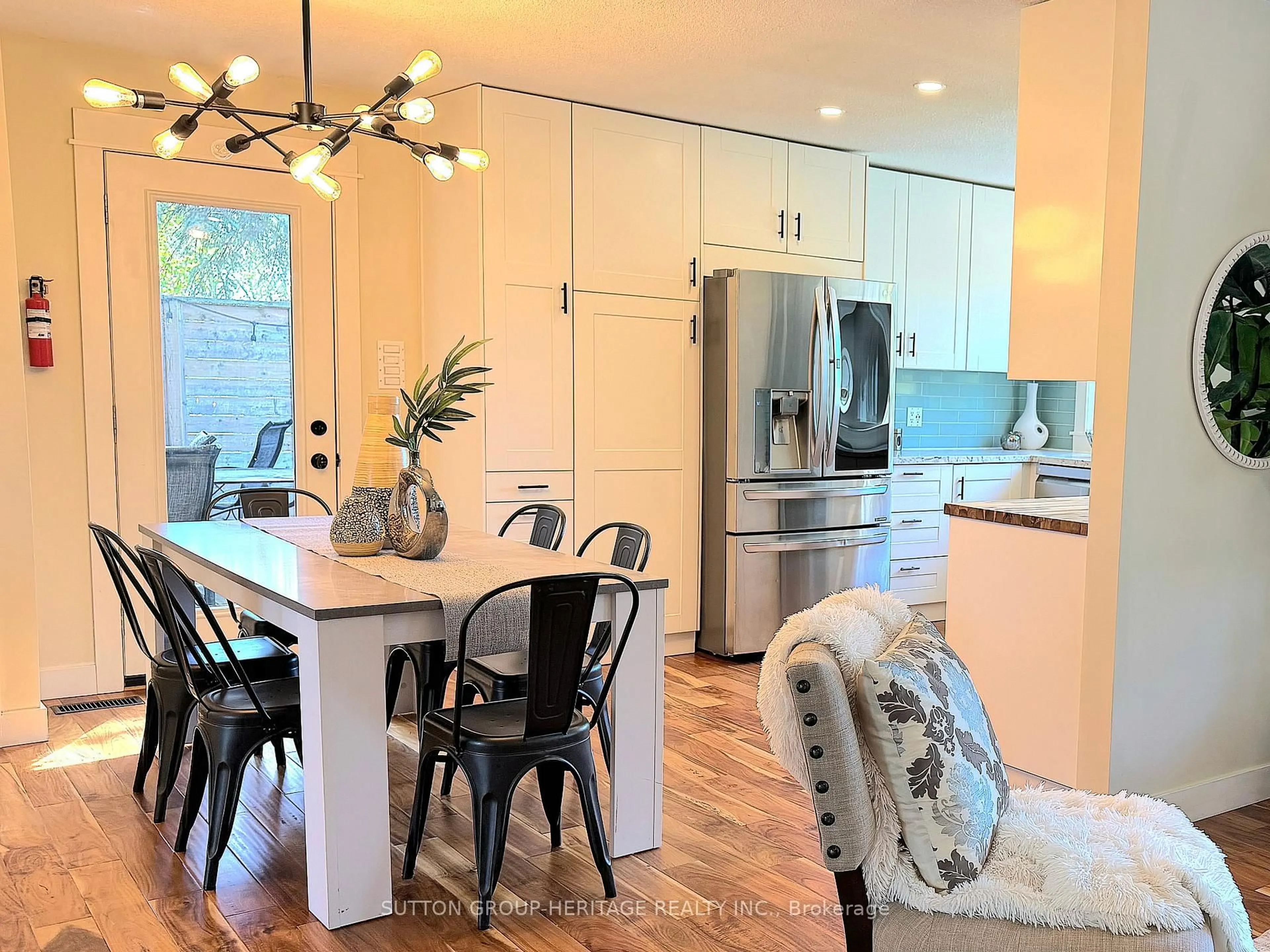 Open concept kitchen, wood/laminate floor for 381 Fralicks Beach Rd, Scugog Ontario L9L 1B6