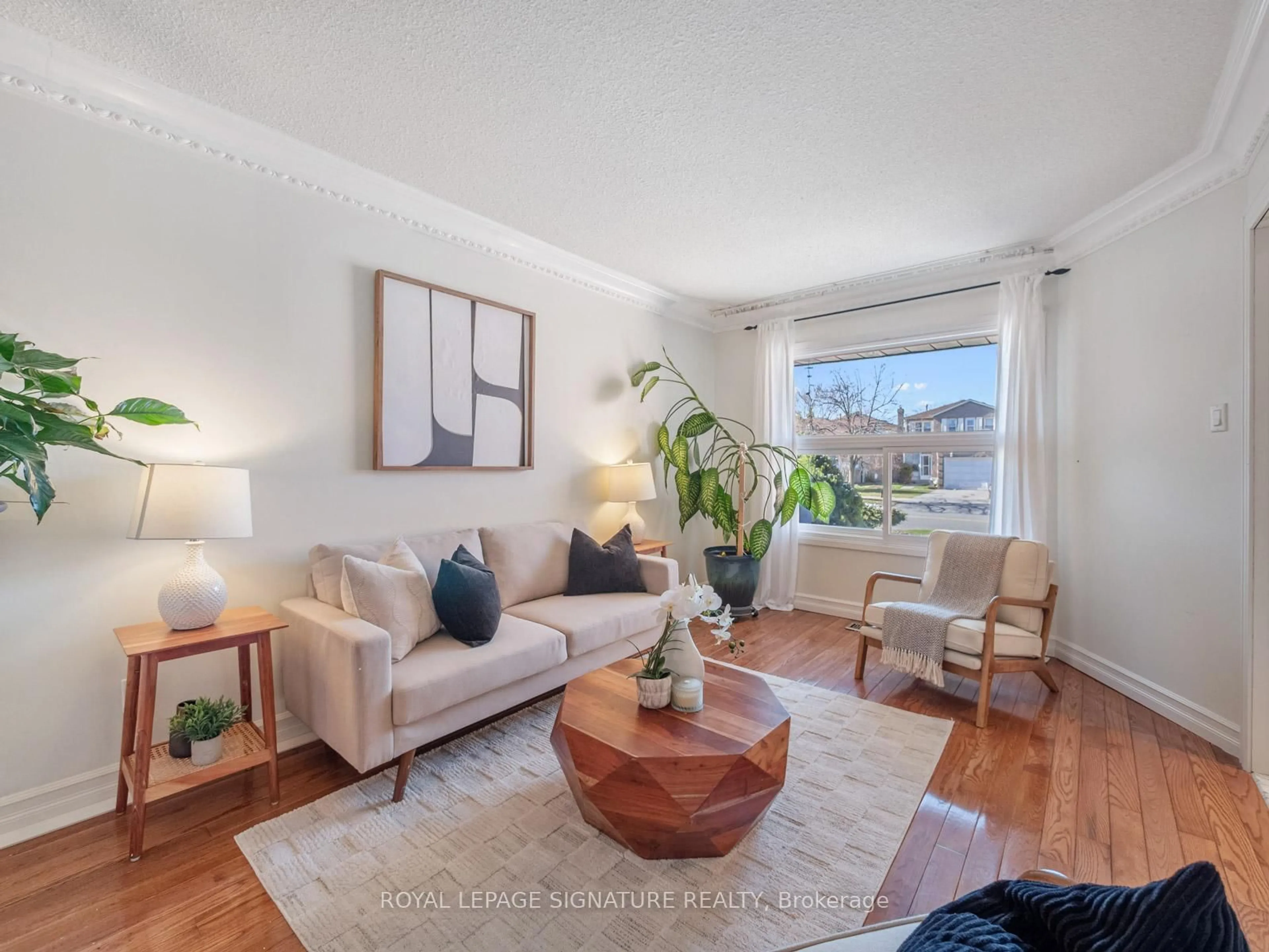 Living room with furniture, unknown for 171 Hupfield Tr, Toronto Ontario M1B 4P1