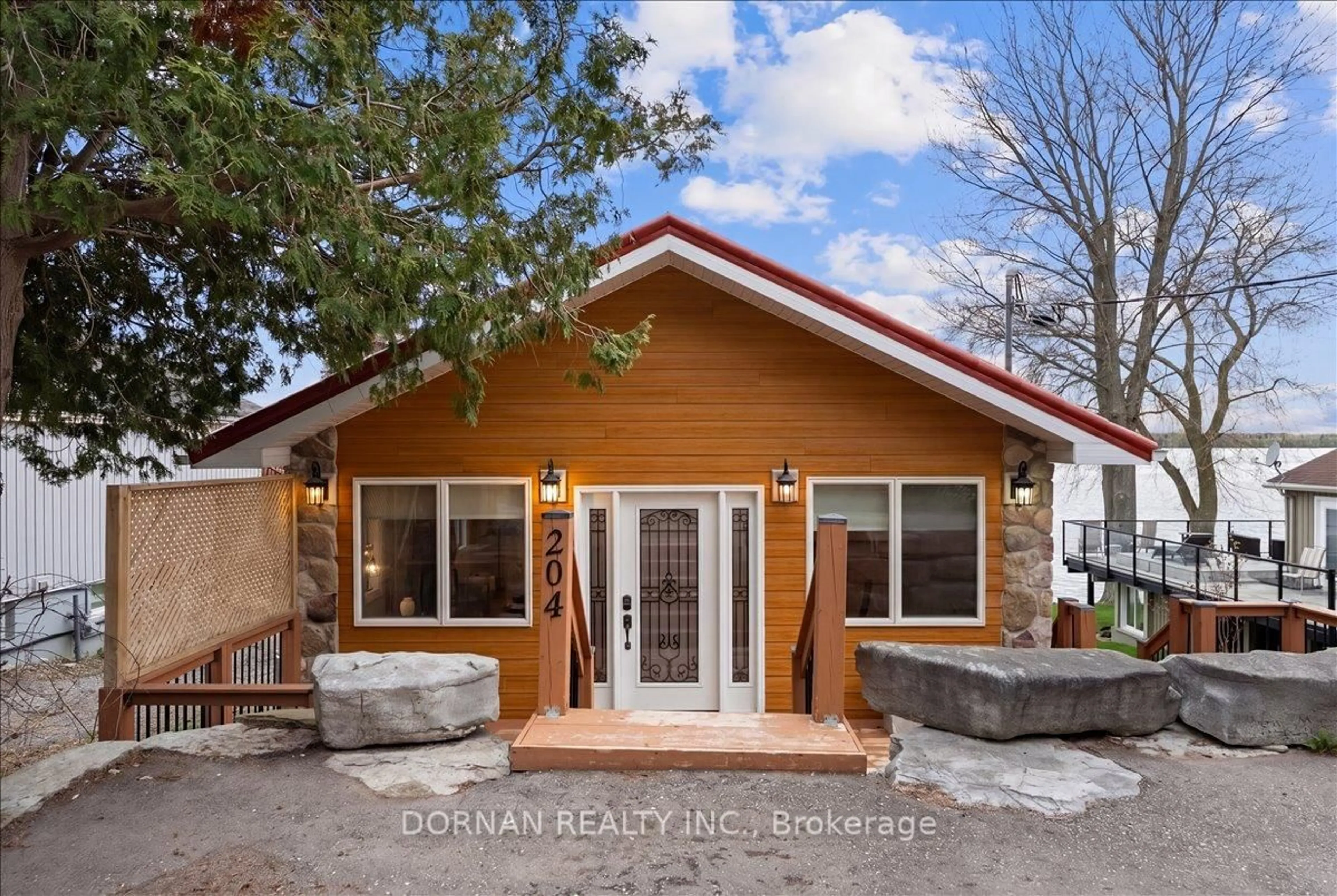 Indoor entryway for 204 Portview Rd, Scugog Ontario L9L 1B4