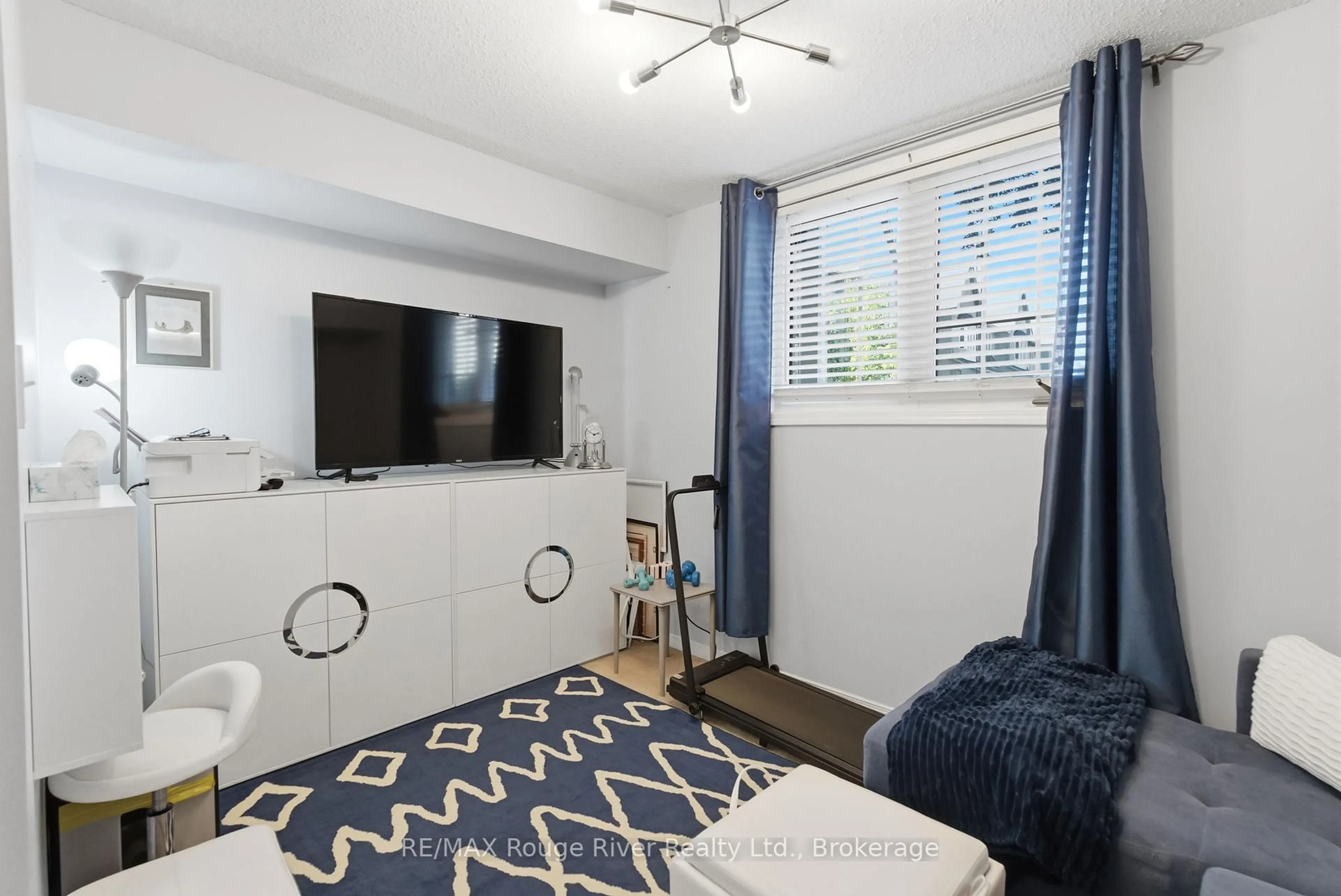 A pic of a room for 8 Petra Way #1, Whitby Ontario L1R 0A6