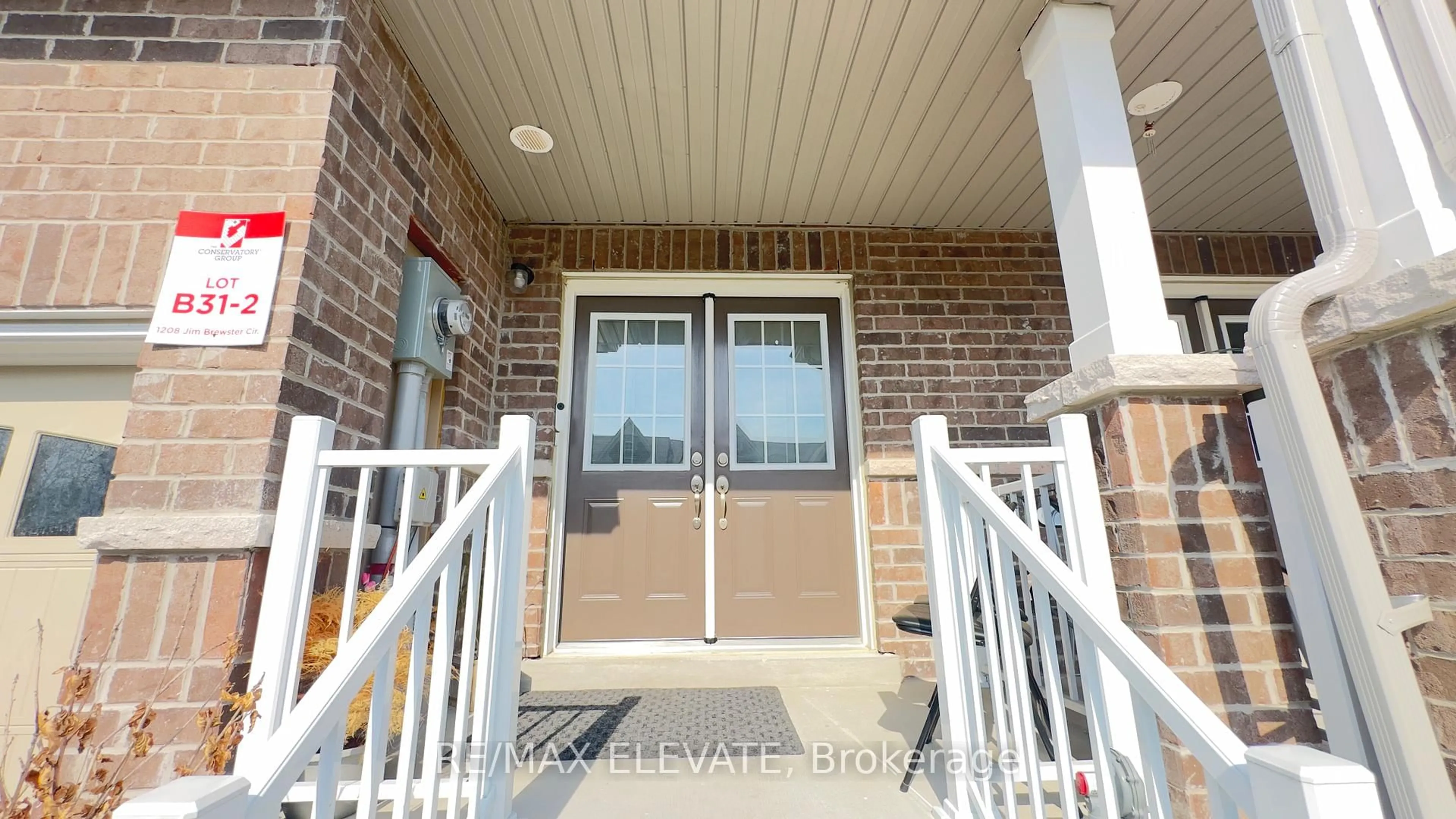 Indoor entryway for 1208 Jim Brewster Circ, Oshawa Ontario L1K 1A5