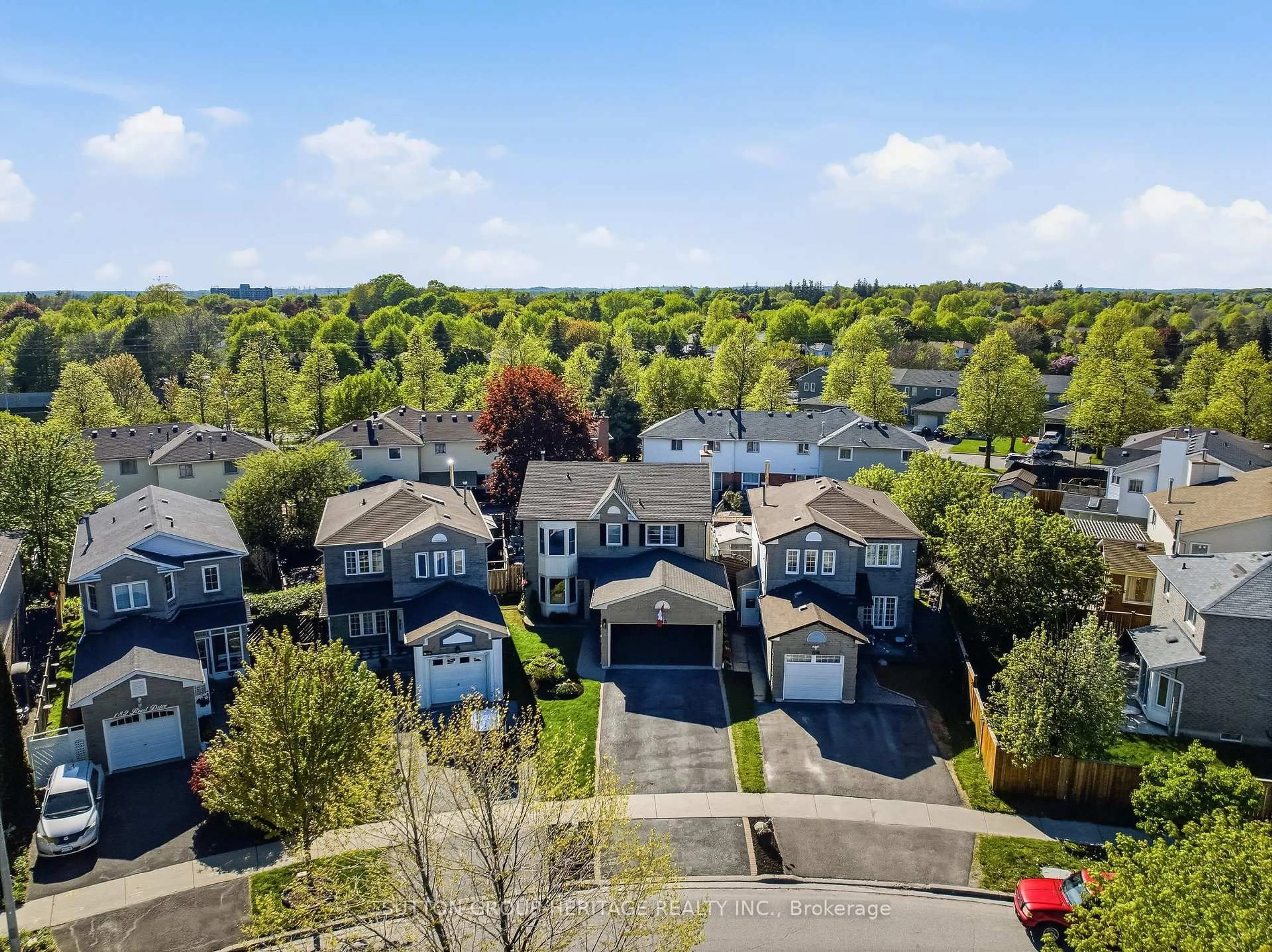 A pic from outside/outdoor area/front of a property/back of a property/a pic from drone, unknown for 186 Reed Dr, Ajax Ontario L1S 6P6