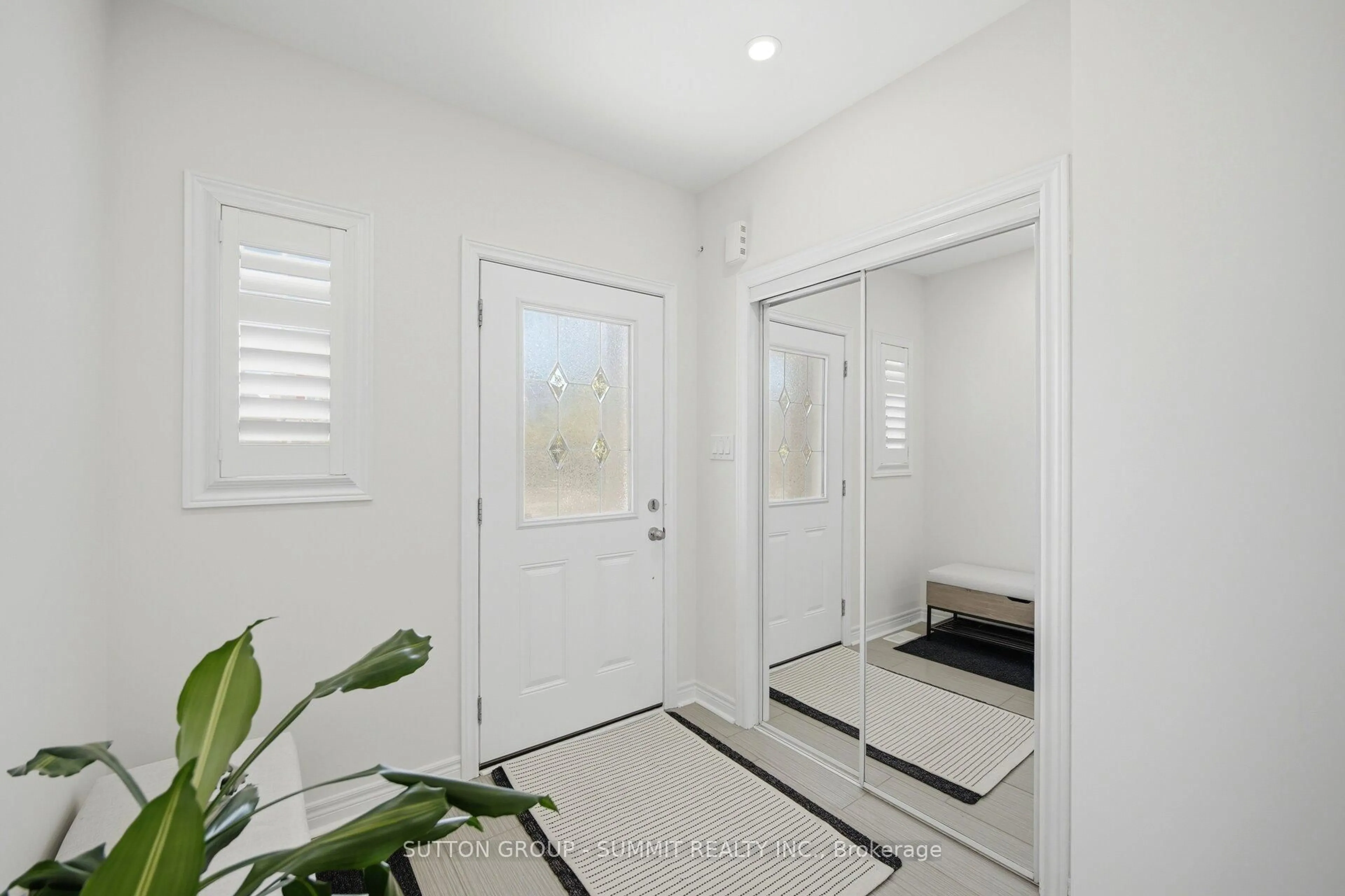 Indoor entryway for 30 Mccourt Dr, Ajax Ontario L1Z 0S3