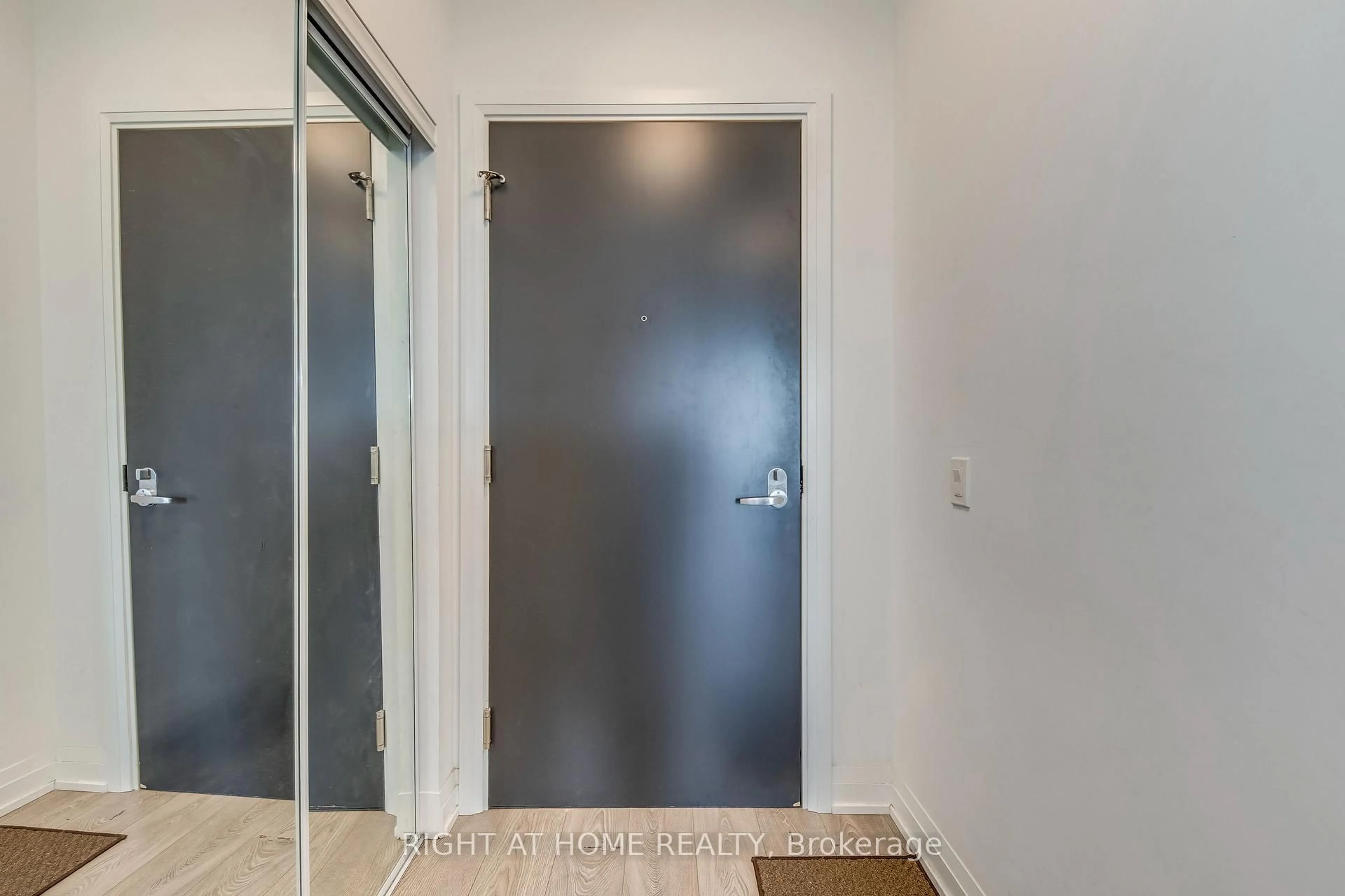 Indoor entryway for 286 Main St #619, Toronto Ontario M4C 0B3