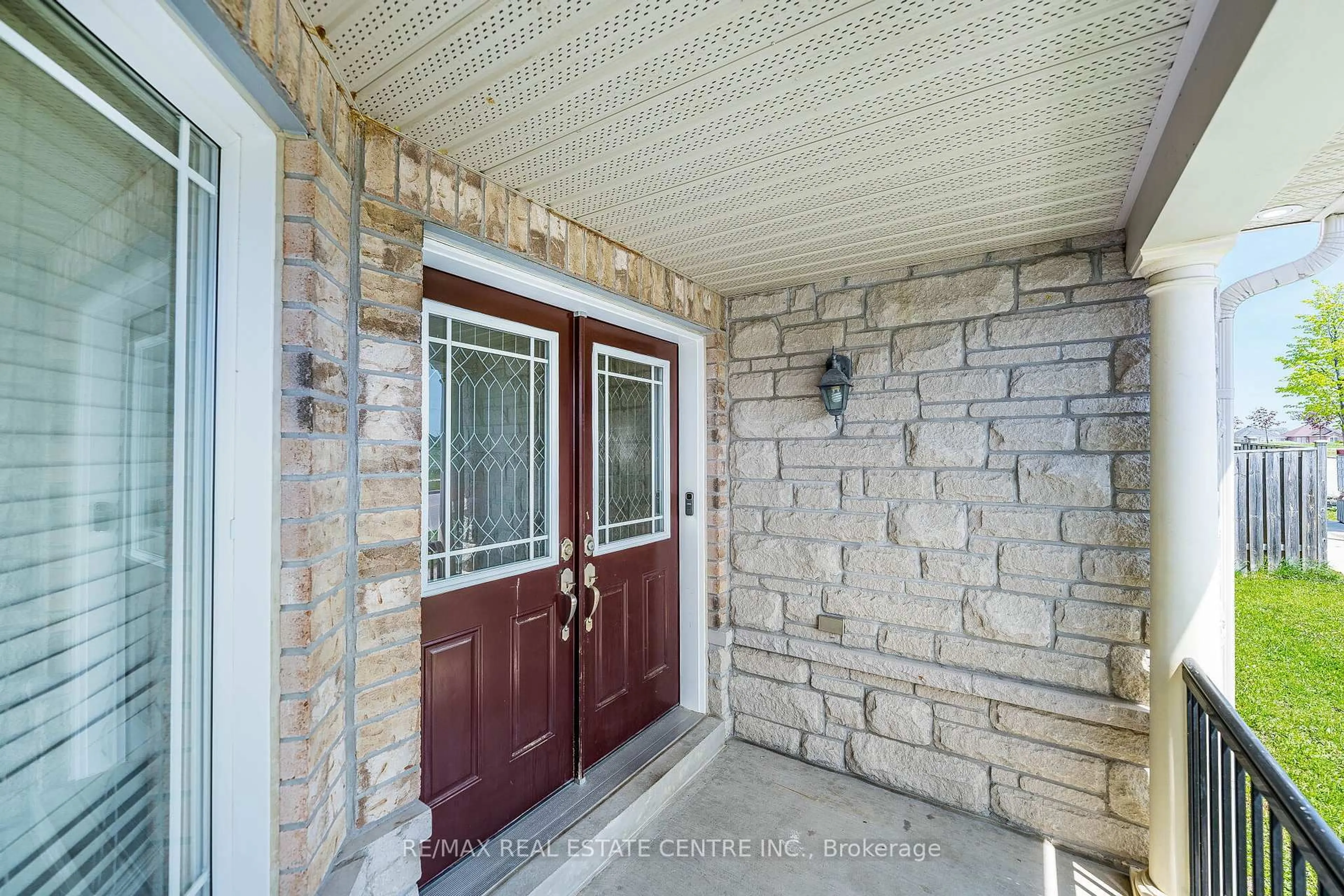 Indoor entryway for 1 Arfield Ave, Ajax Ontario L1Z 0E9