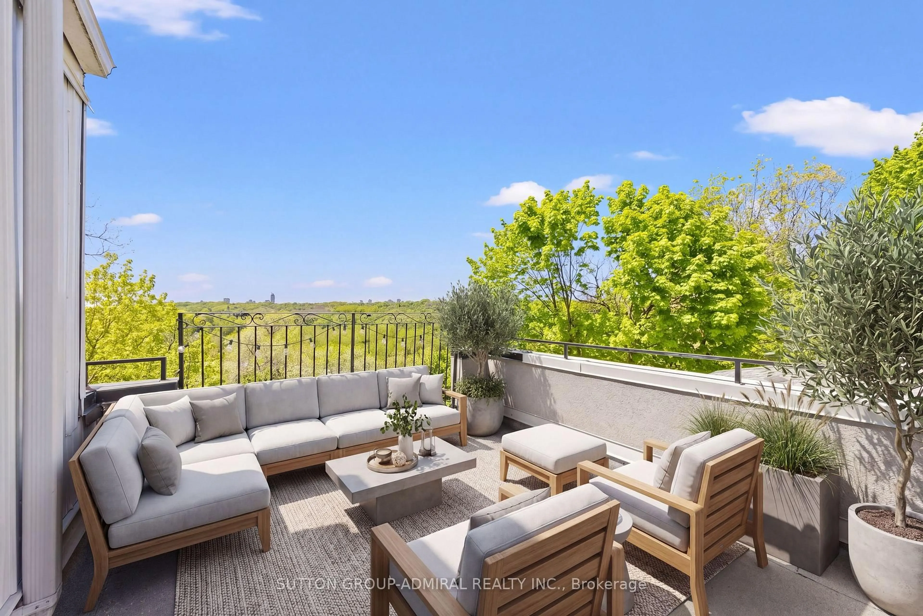 Patio, unknown for 35 Beechwood Dr, Toronto Ontario M4K 3H7