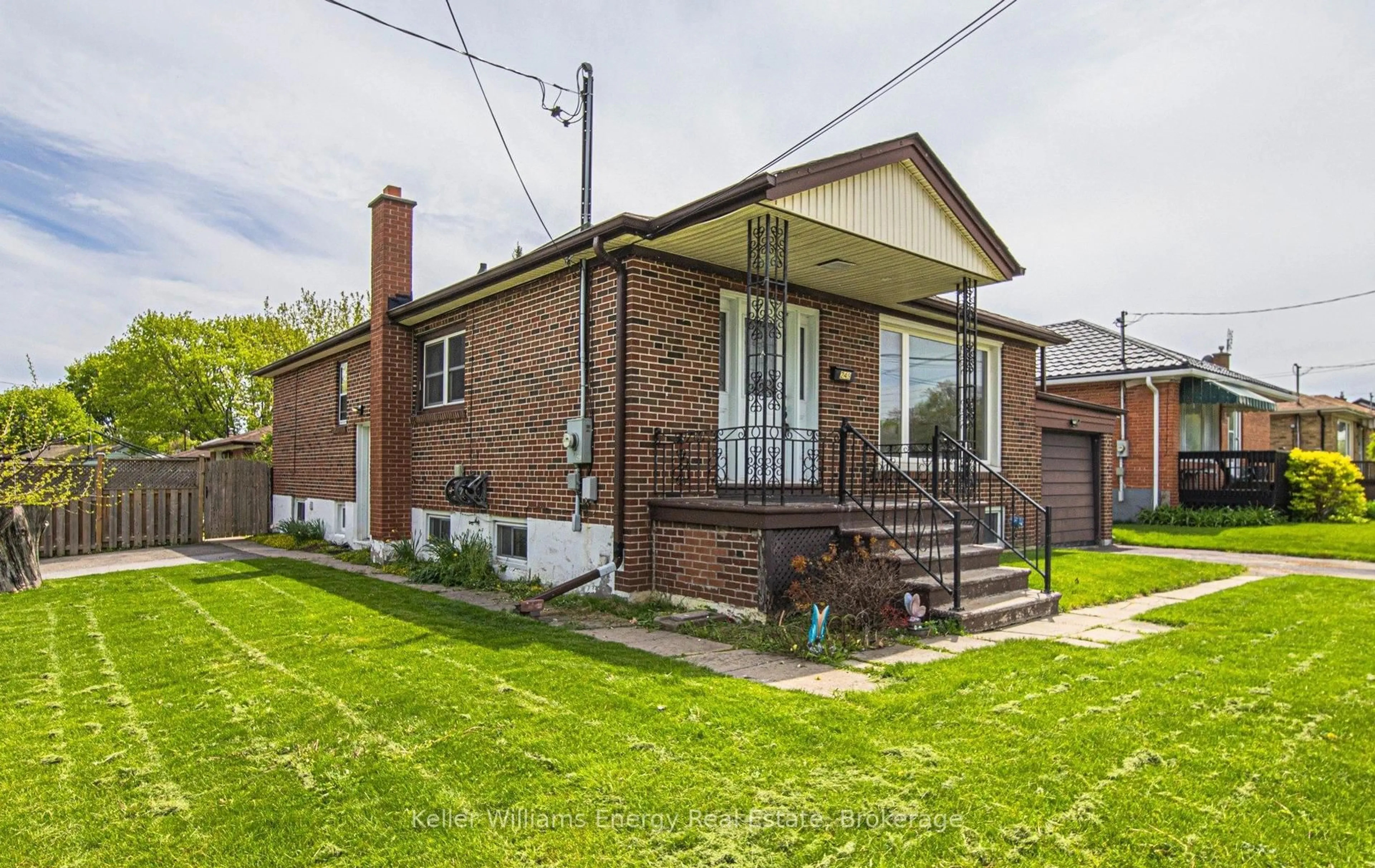 Home with brick exterior material, street for 249 Thomas St, Oshawa Ontario L1J 1M3
