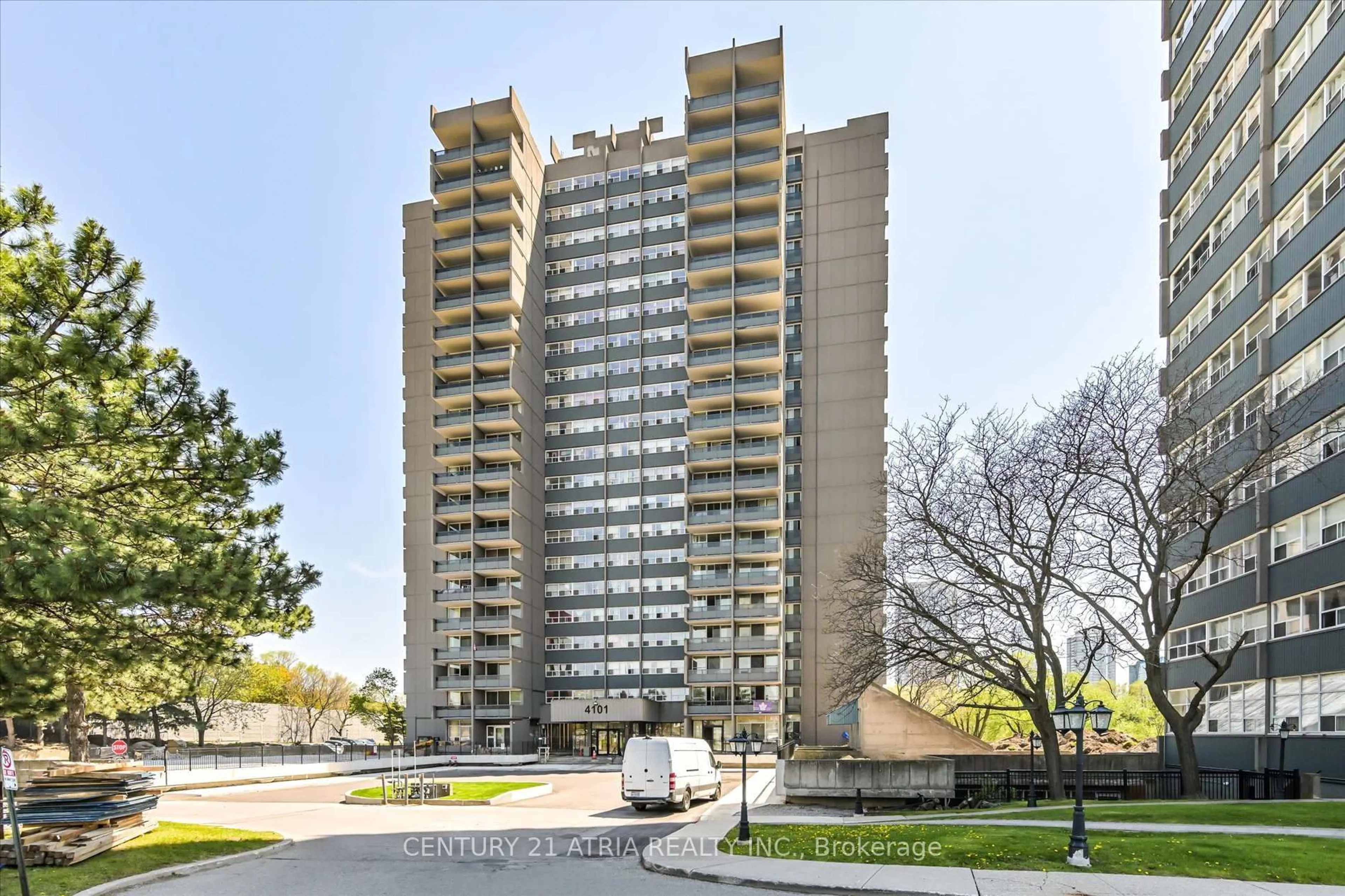 Indoor foyer for 4101 Sheppard Ave #207, Toronto Ontario M1S 3H3