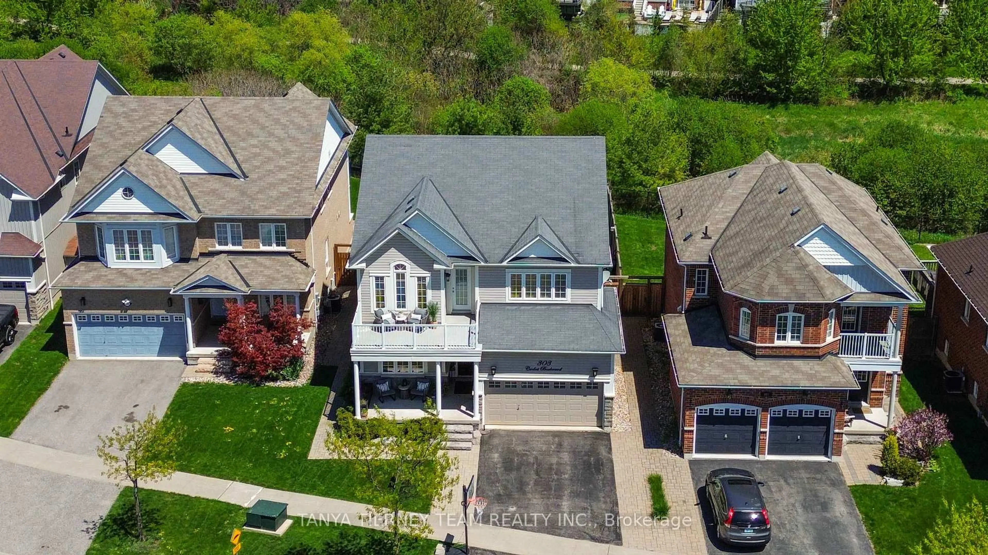 A pic from outside/outdoor area/front of a property/back of a property/a pic from drone, street for 303 Cachet Blvd, Whitby Ontario L1M 0C7