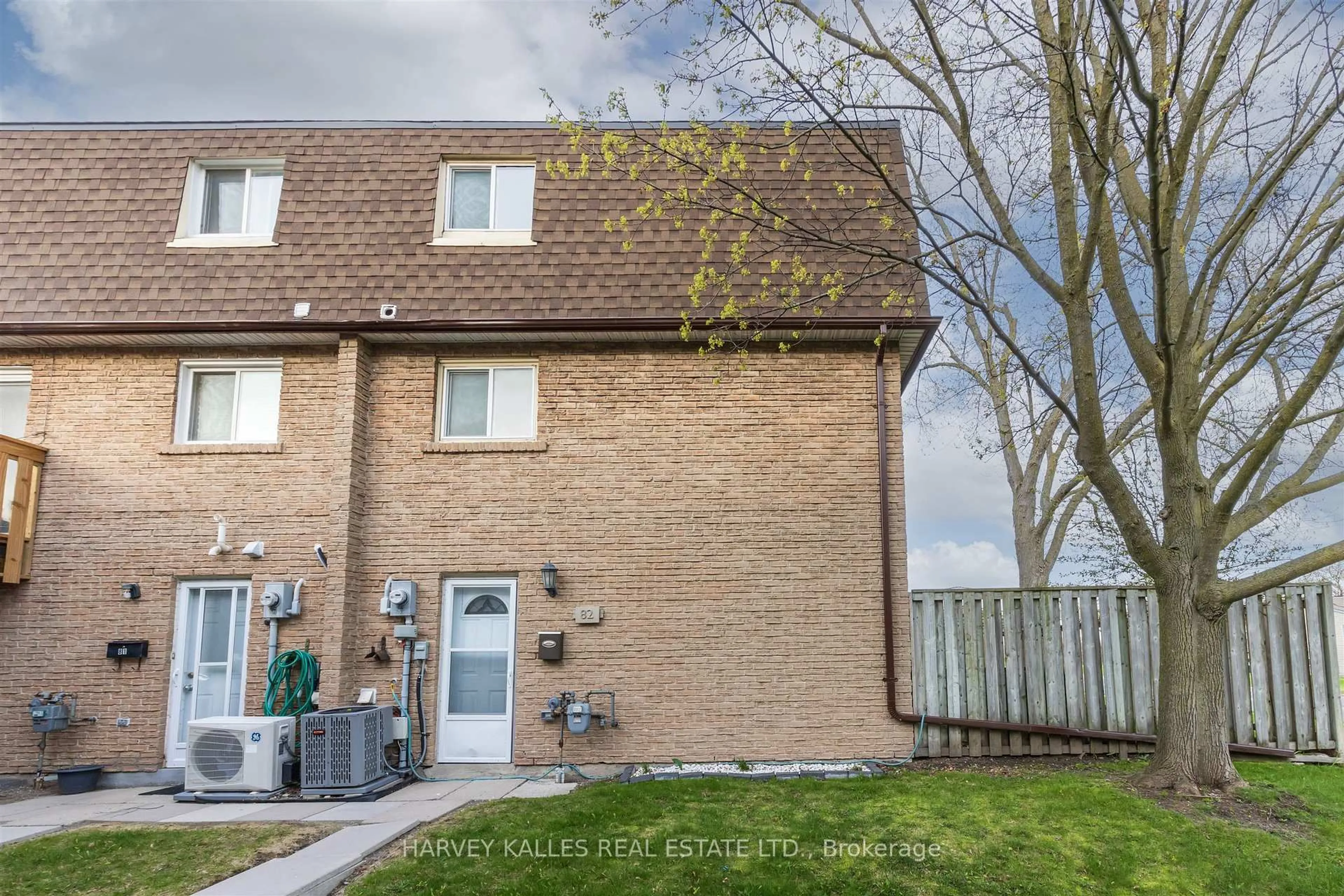 A pic from outside/outdoor area/front of a property/back of a property/a pic from drone, street for 321 Blackthorn St #82, Oshawa Ontario L1K 1L3