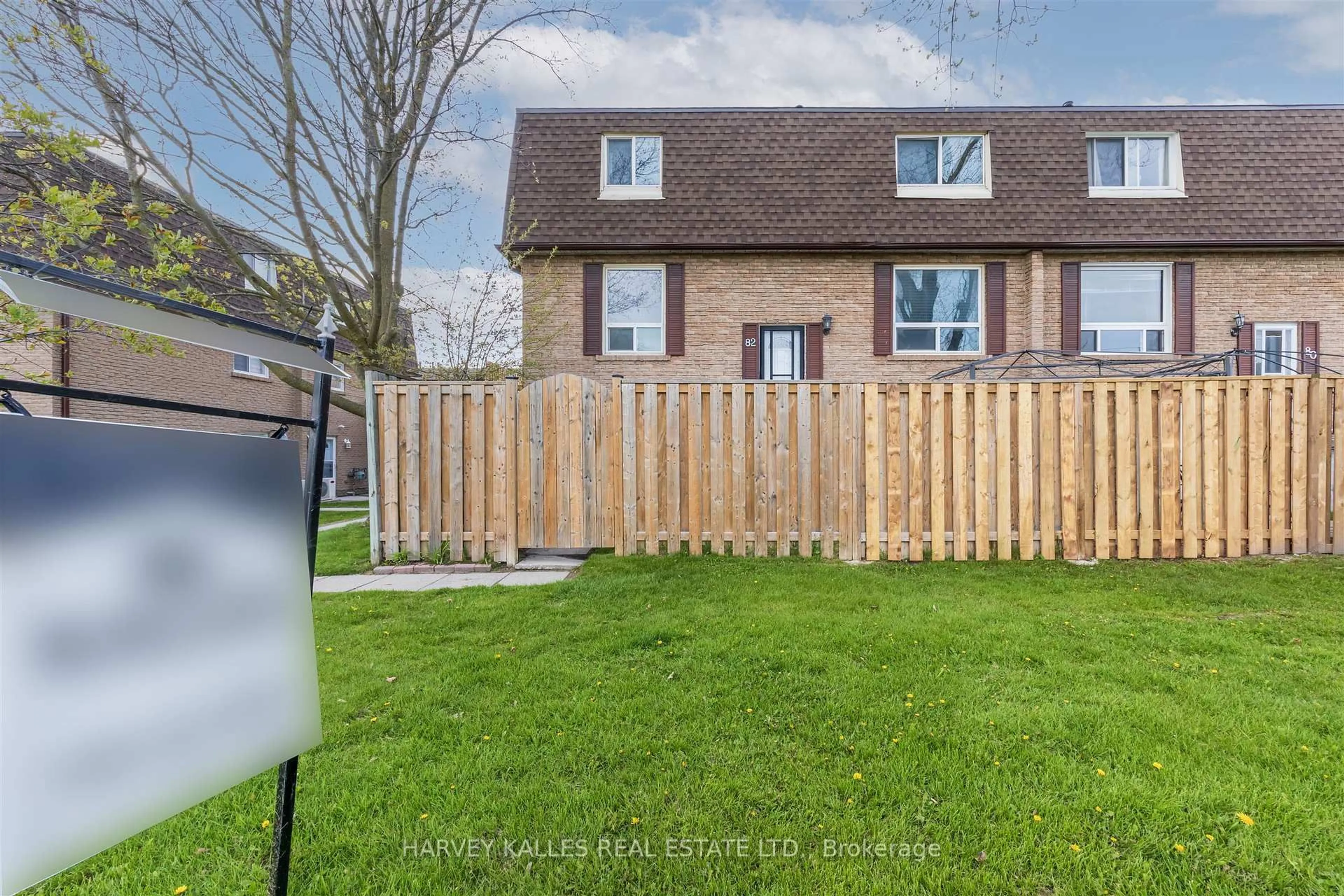 A pic from outside/outdoor area/front of a property/back of a property/a pic from drone, street for 321 Blackthorn St #82, Oshawa Ontario L1K 1L3
