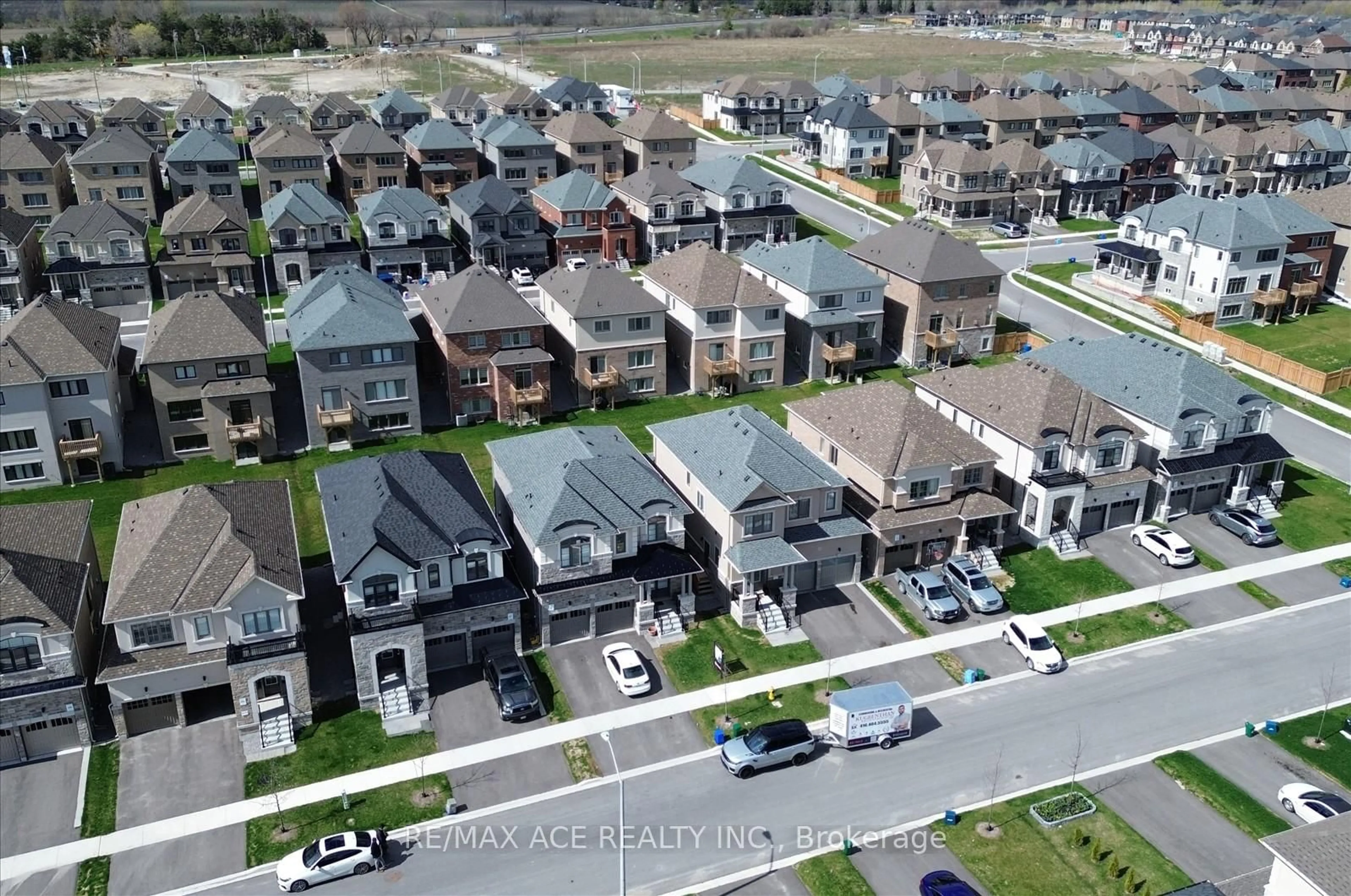 A pic from outside/outdoor area/front of a property/back of a property/a pic from drone, street for 218 Flood Ave, Clarington Ontario L1B 0W6