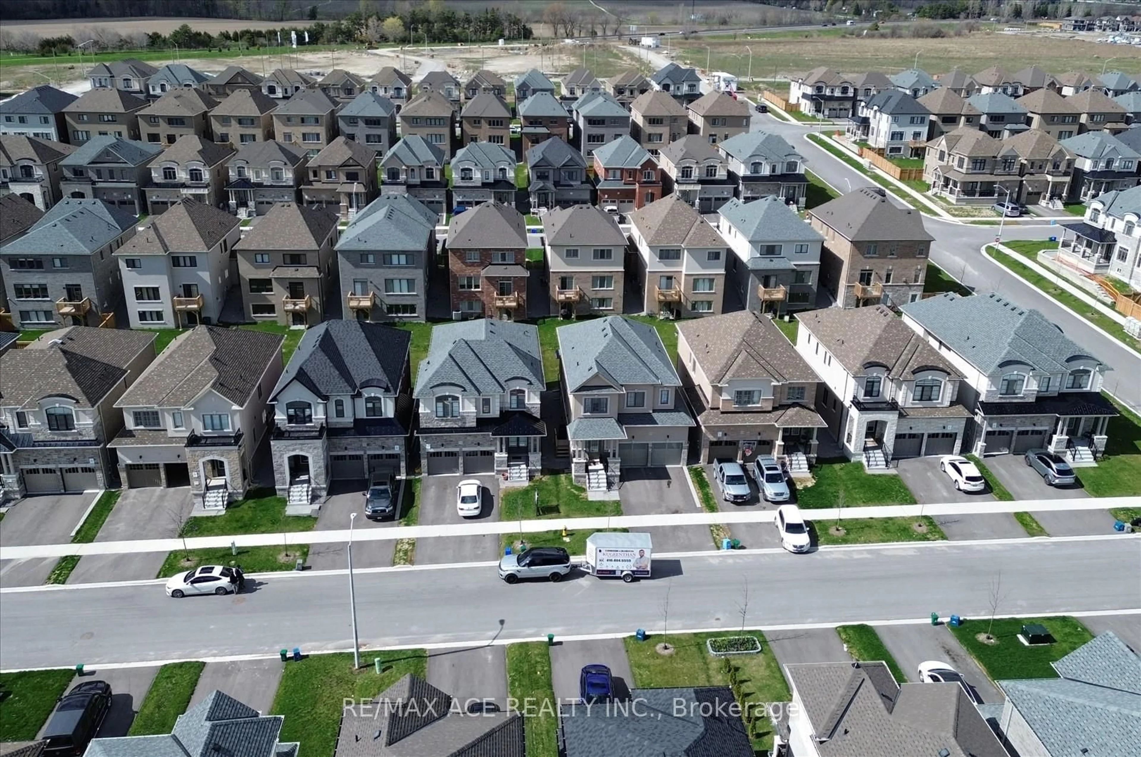A pic from outside/outdoor area/front of a property/back of a property/a pic from drone, street for 218 Flood Ave, Clarington Ontario L1B 0W6