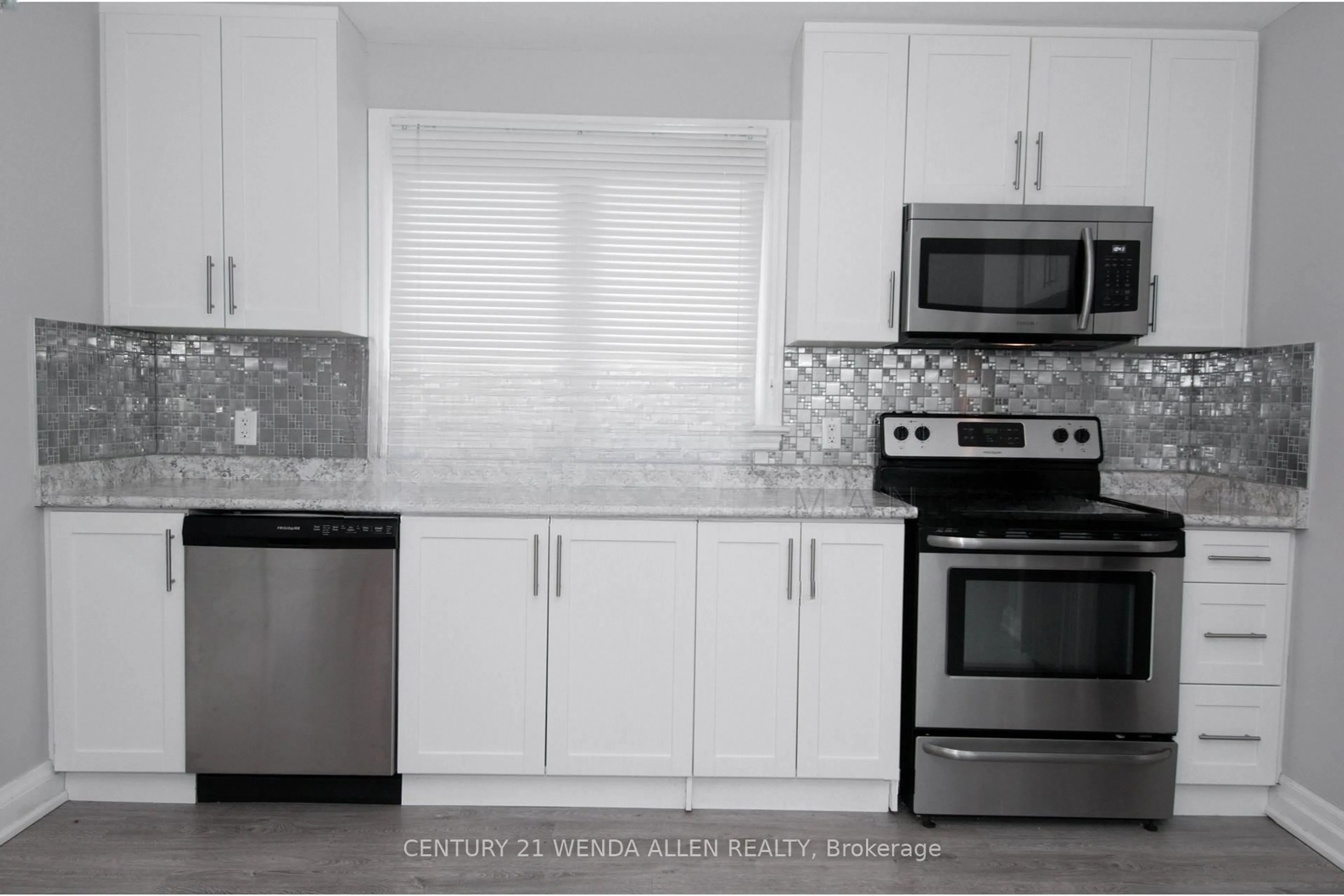 Standard kitchen, ceramic/tile floor for 607 Mary St, Whitby Ontario L1N 2S1