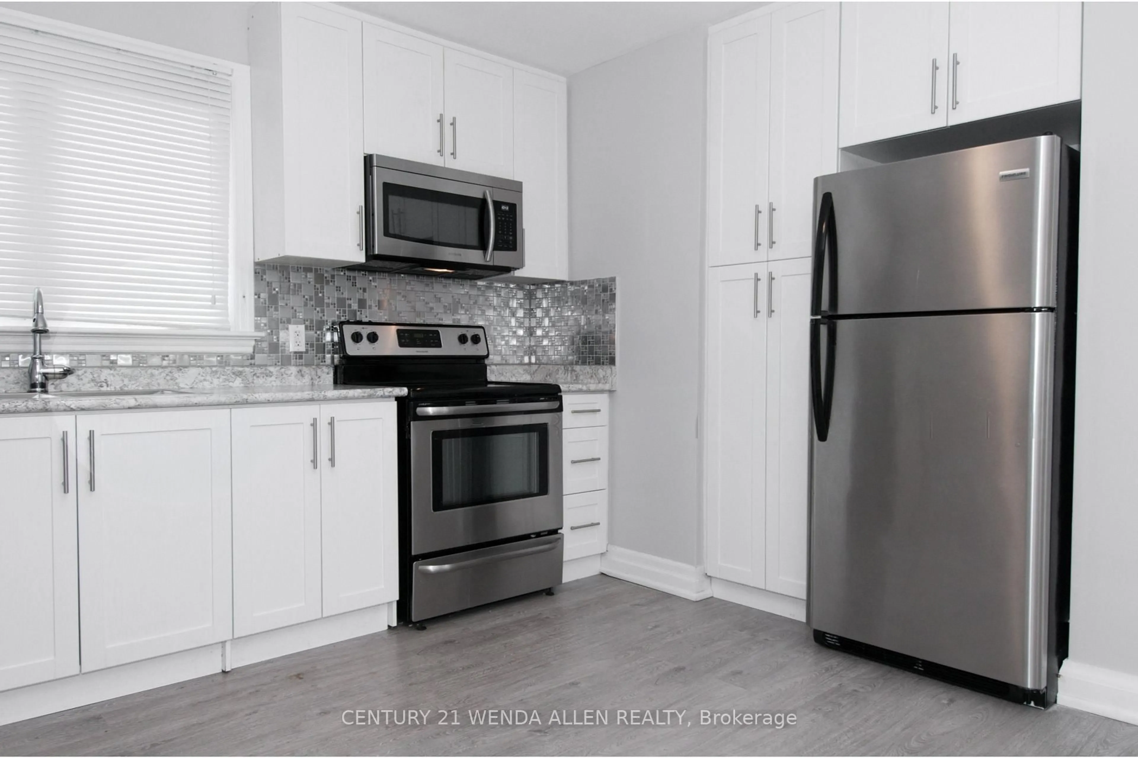 Standard kitchen, ceramic/tile floor for 607 Mary St, Whitby Ontario L1N 2S1