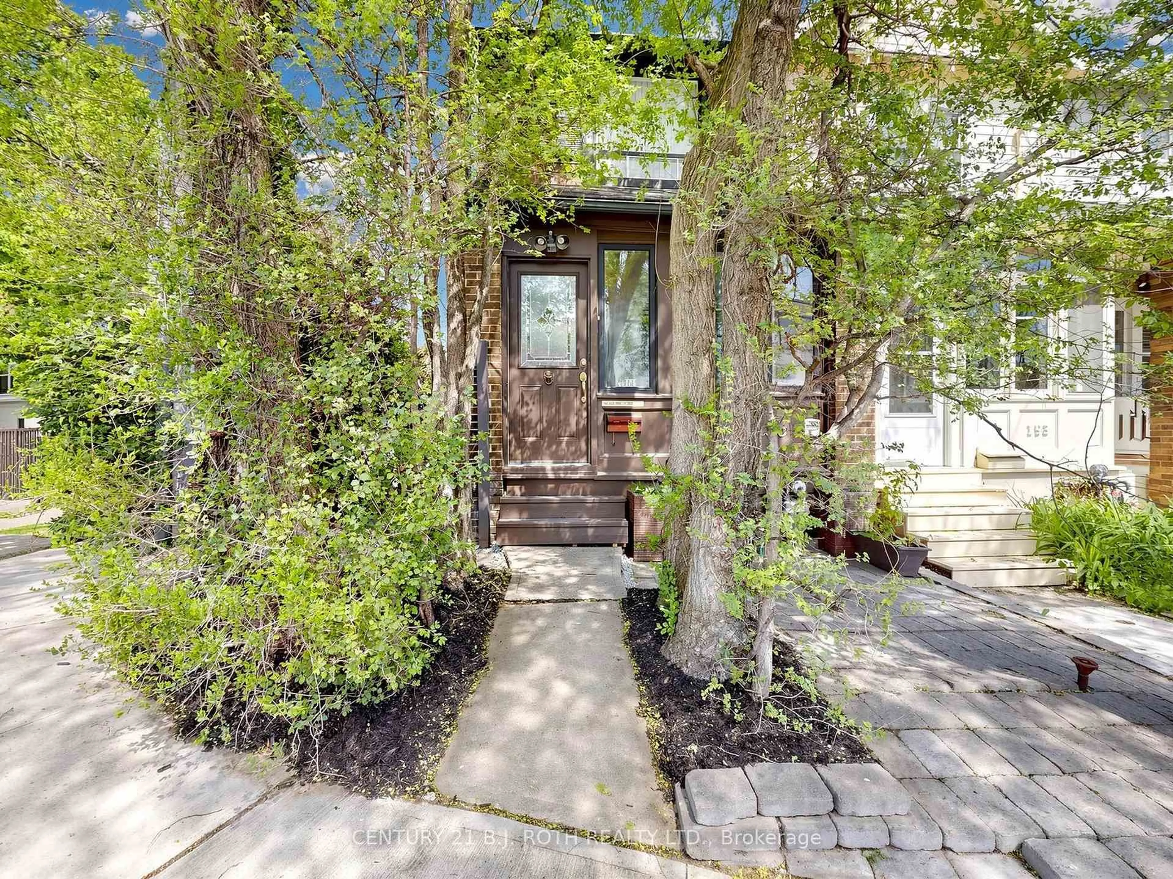 Indoor entryway for 195 Wheeler Ave, Toronto Ontario M4L 3V5