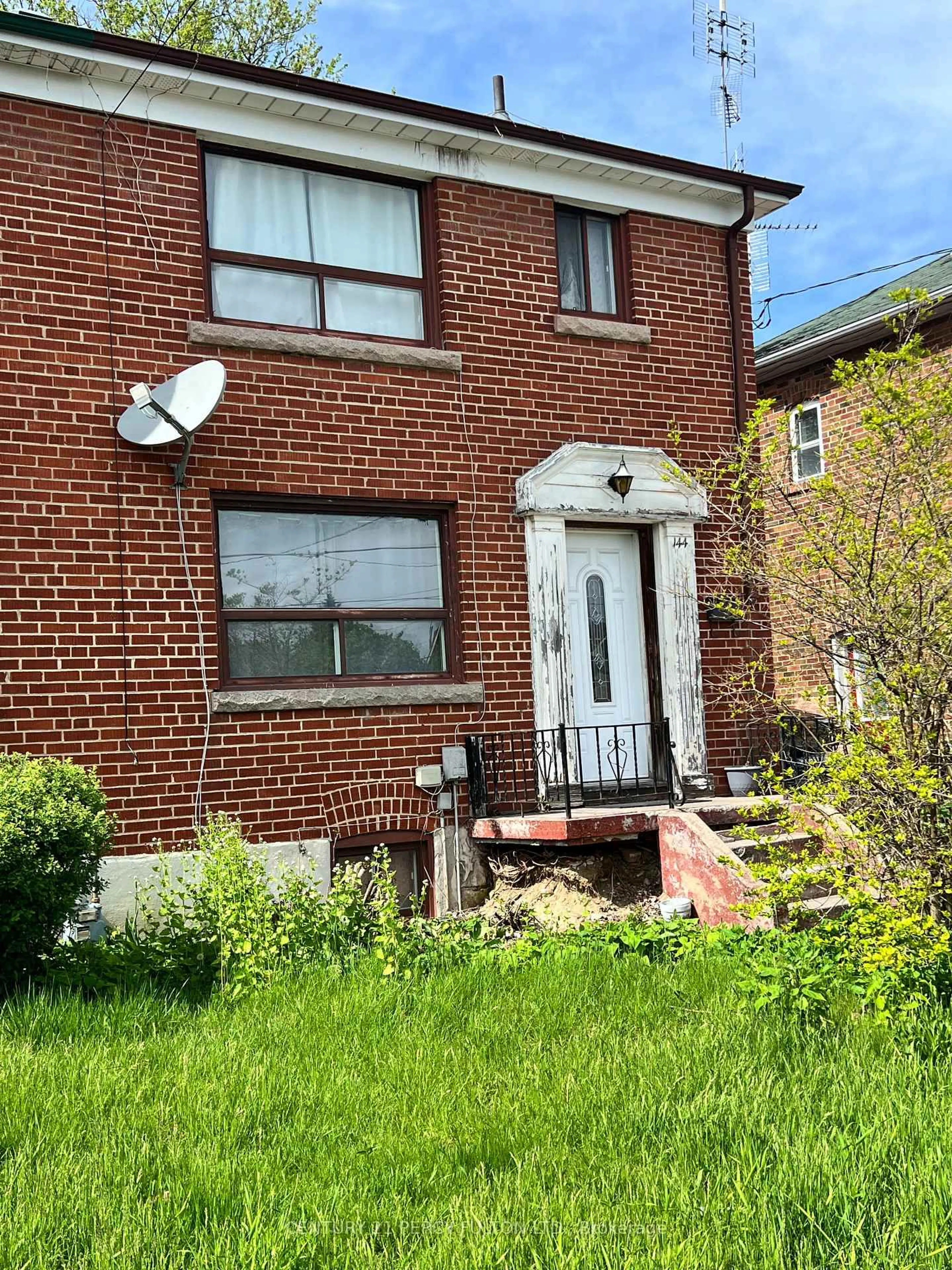 Home with brick exterior material, street for 144 Park St, Toronto Ontario M1N 2P5