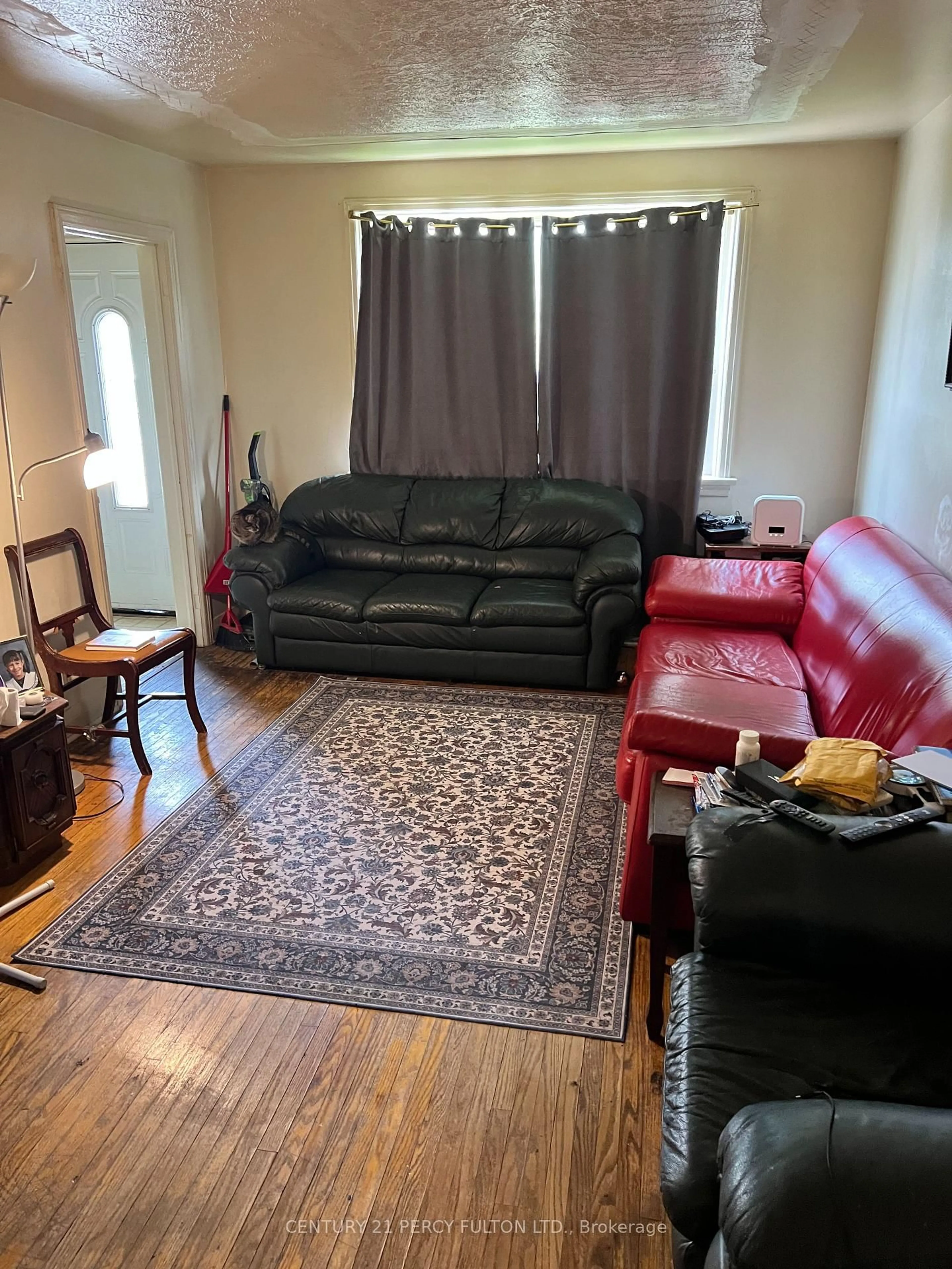 Living room with furniture, unknown for 144 Park St, Toronto Ontario M1N 2P5