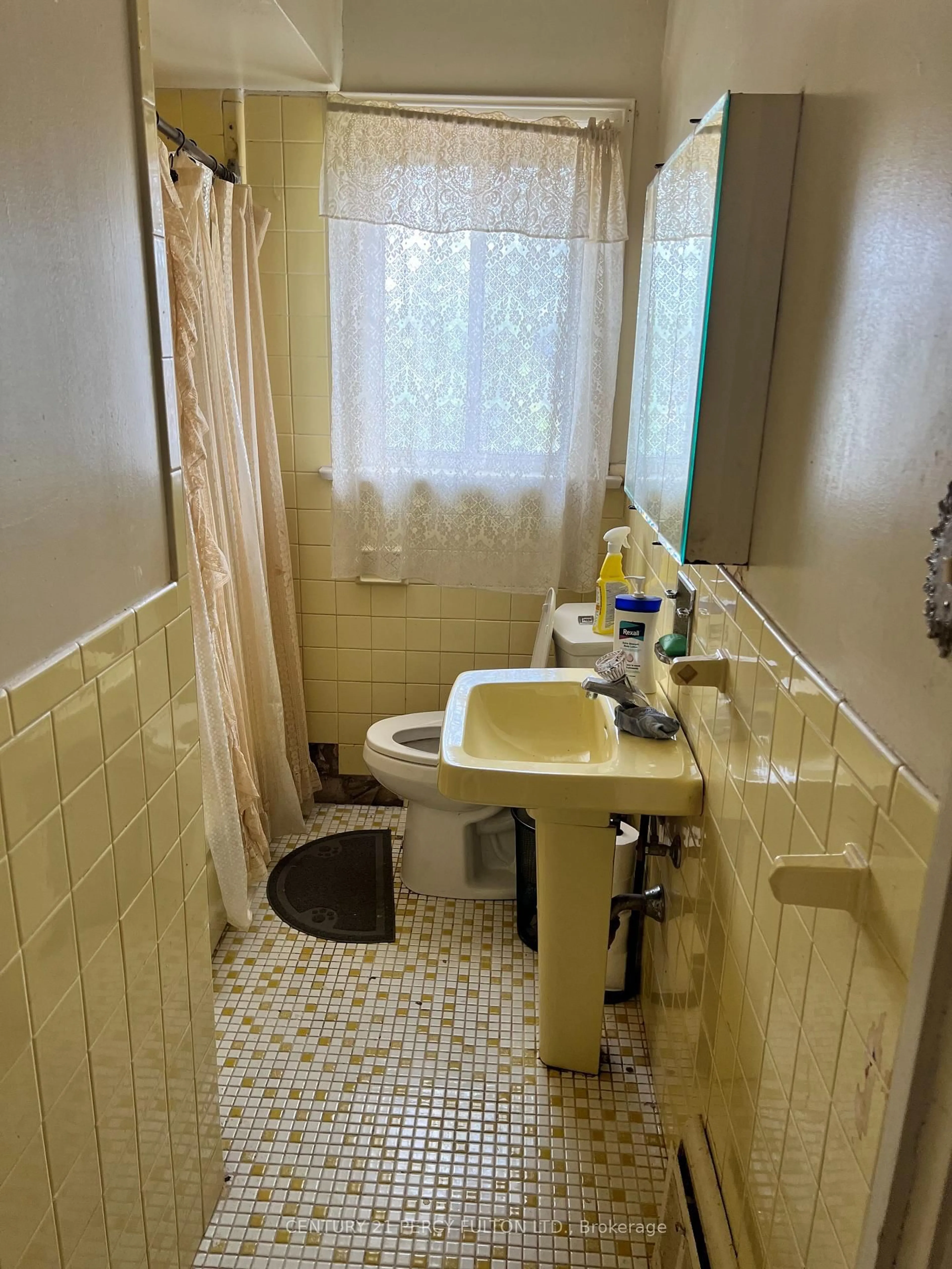 Standard bathroom, unknown for 144 Park St, Toronto Ontario M1N 2P5