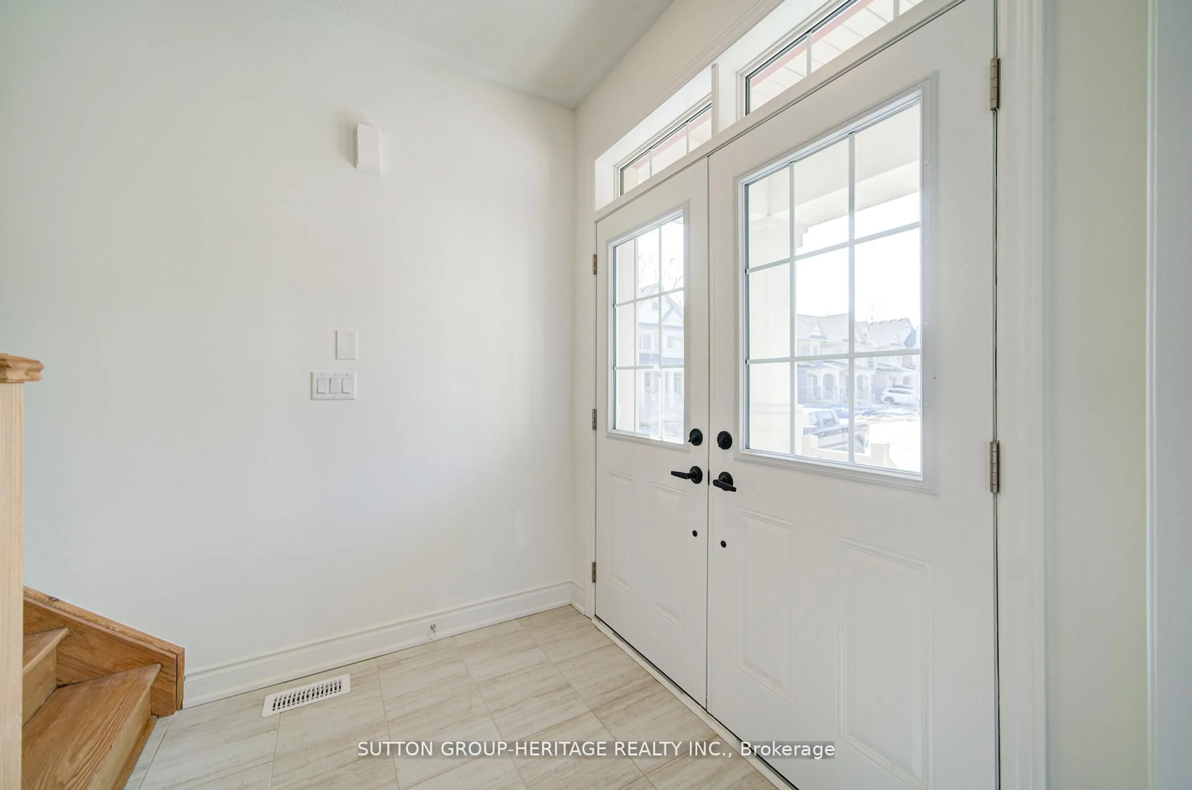 Indoor entryway for 21 Deer Creek Crt, Toronto Ontario M1C 1N8