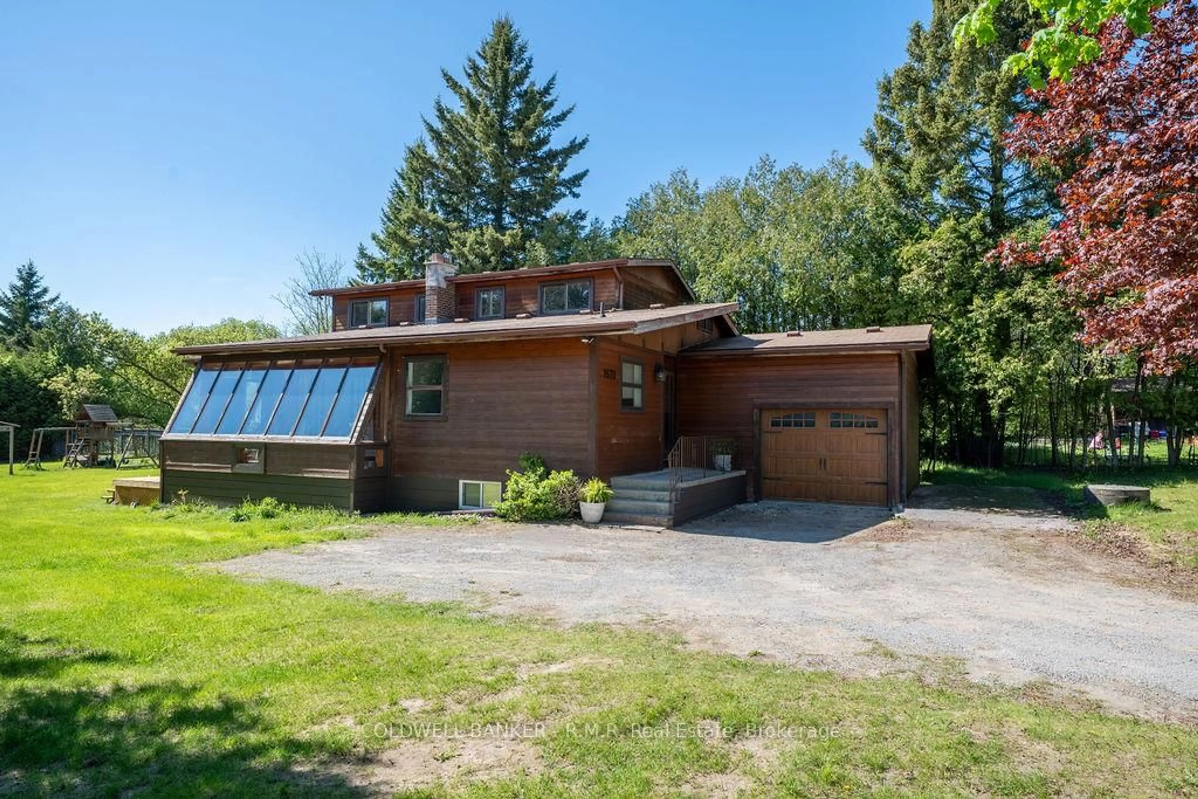 A pic from outside/outdoor area/front of a property/back of a property/a pic from drone, unknown for 9670 Baldwin St, Whitby Ontario L0B 1A0