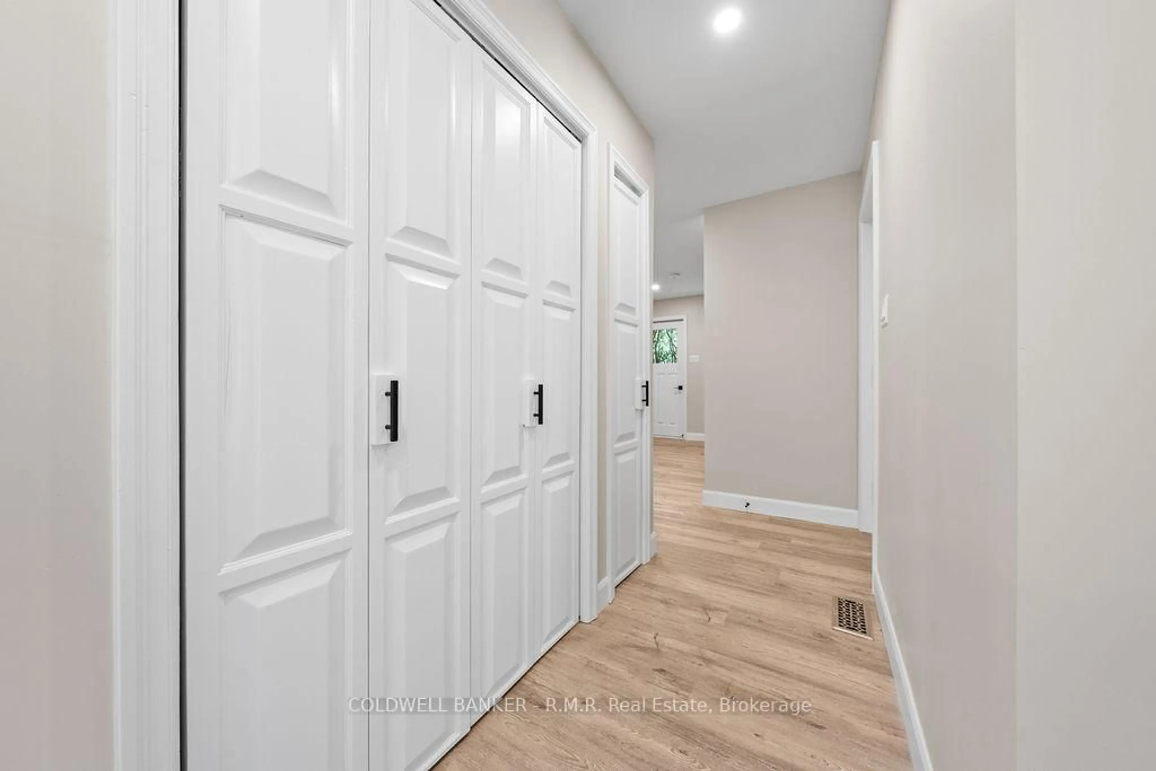 Indoor entryway for 9670 Baldwin St, Whitby Ontario L0B 1A0