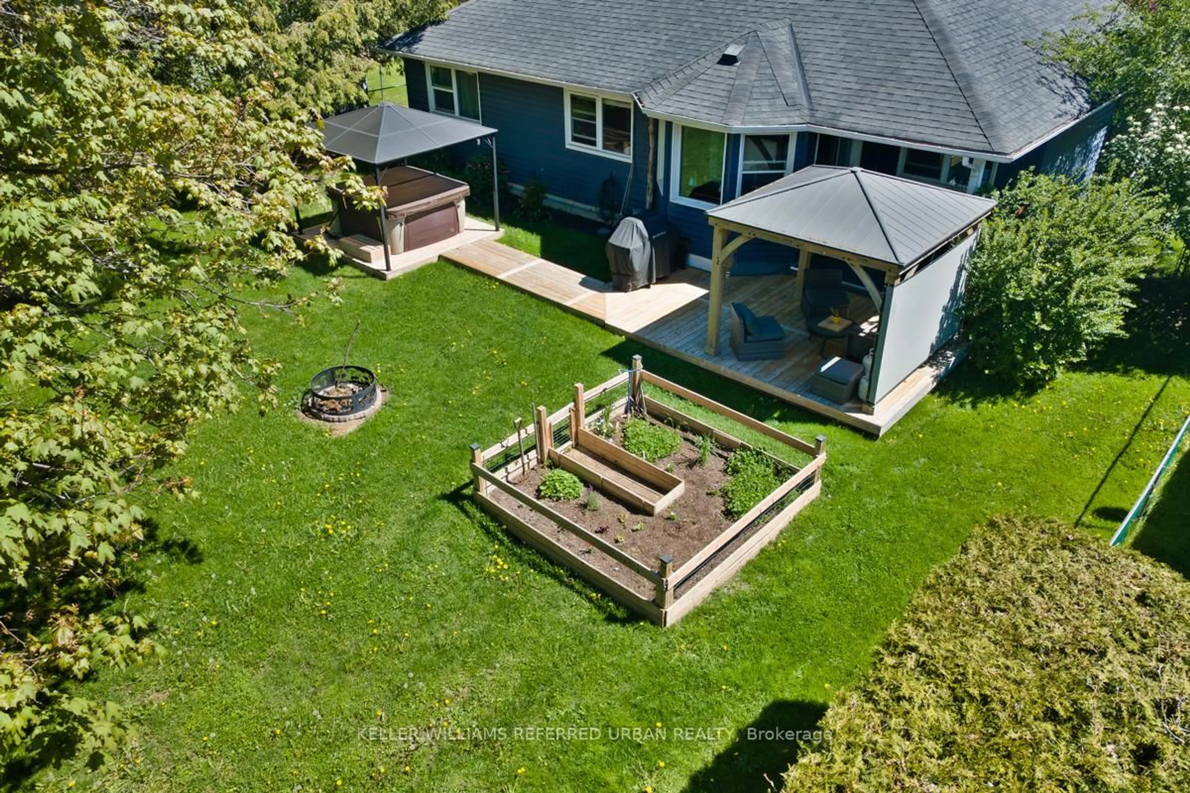 A pic from outside/outdoor area/front of a property/back of a property/a pic from drone, unknown for 222 Aldred Dr, Scugog Ontario L9L 1B4