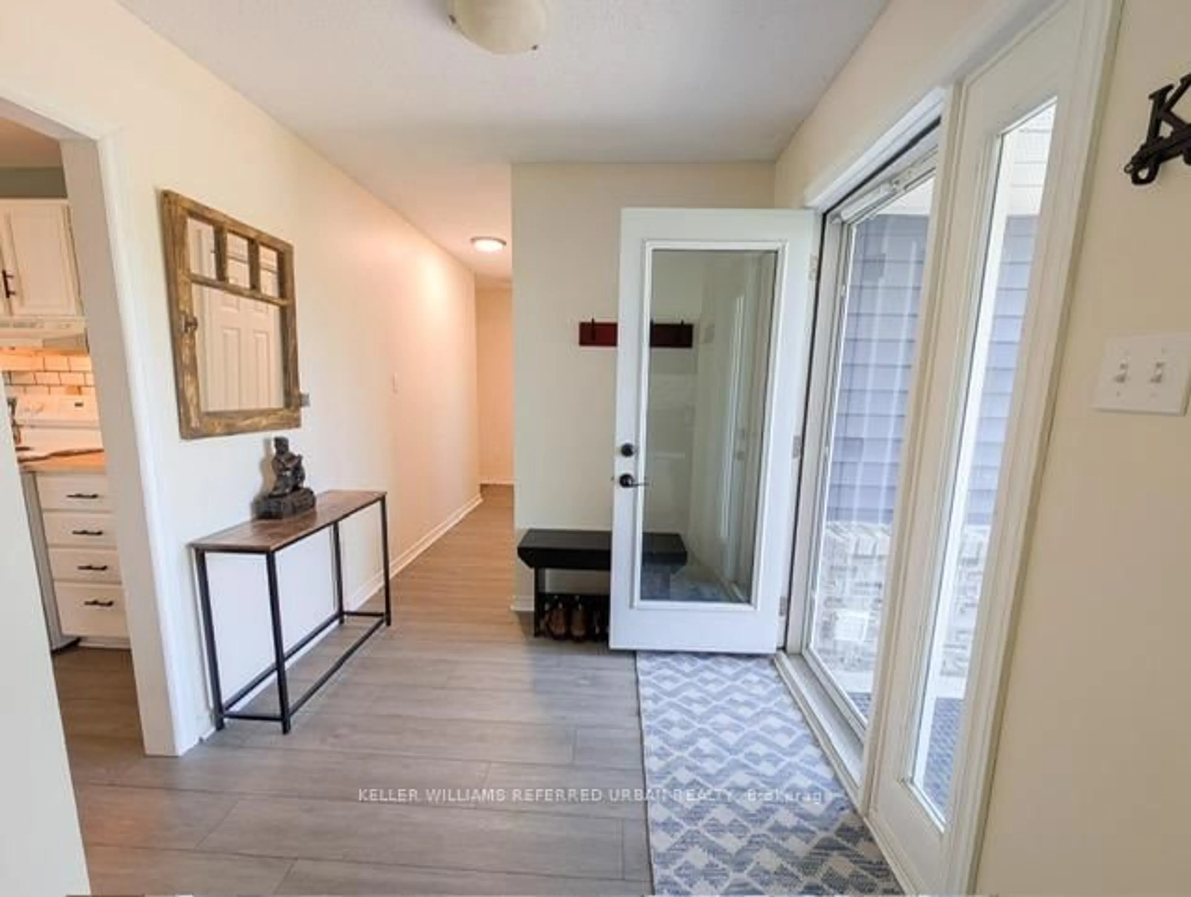 Indoor entryway for 222 Aldred Dr, Scugog Ontario L9L 1B4