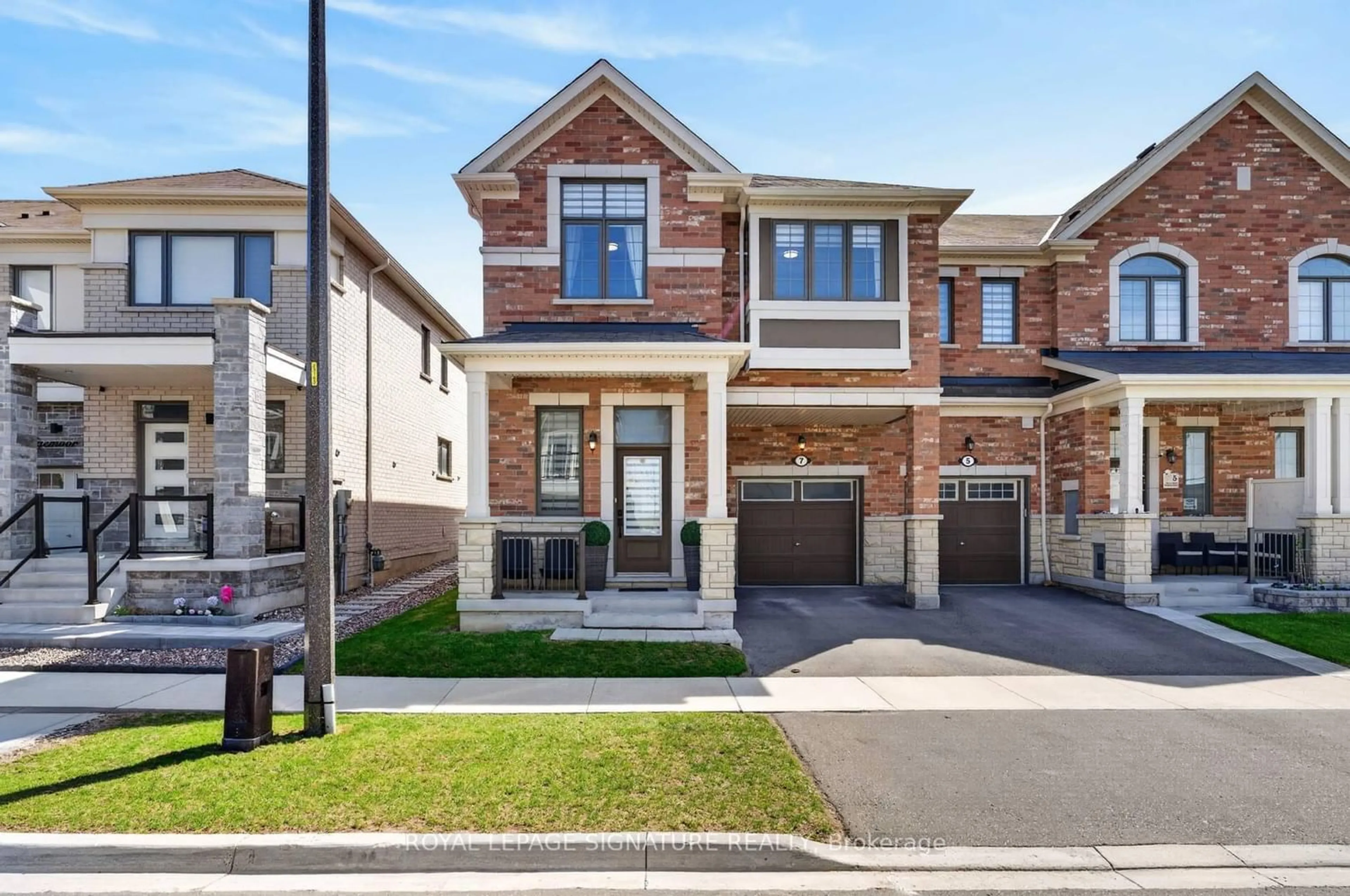 Unknown for 7 Sedgemoor St, Whitby Ontario L1P 0M3