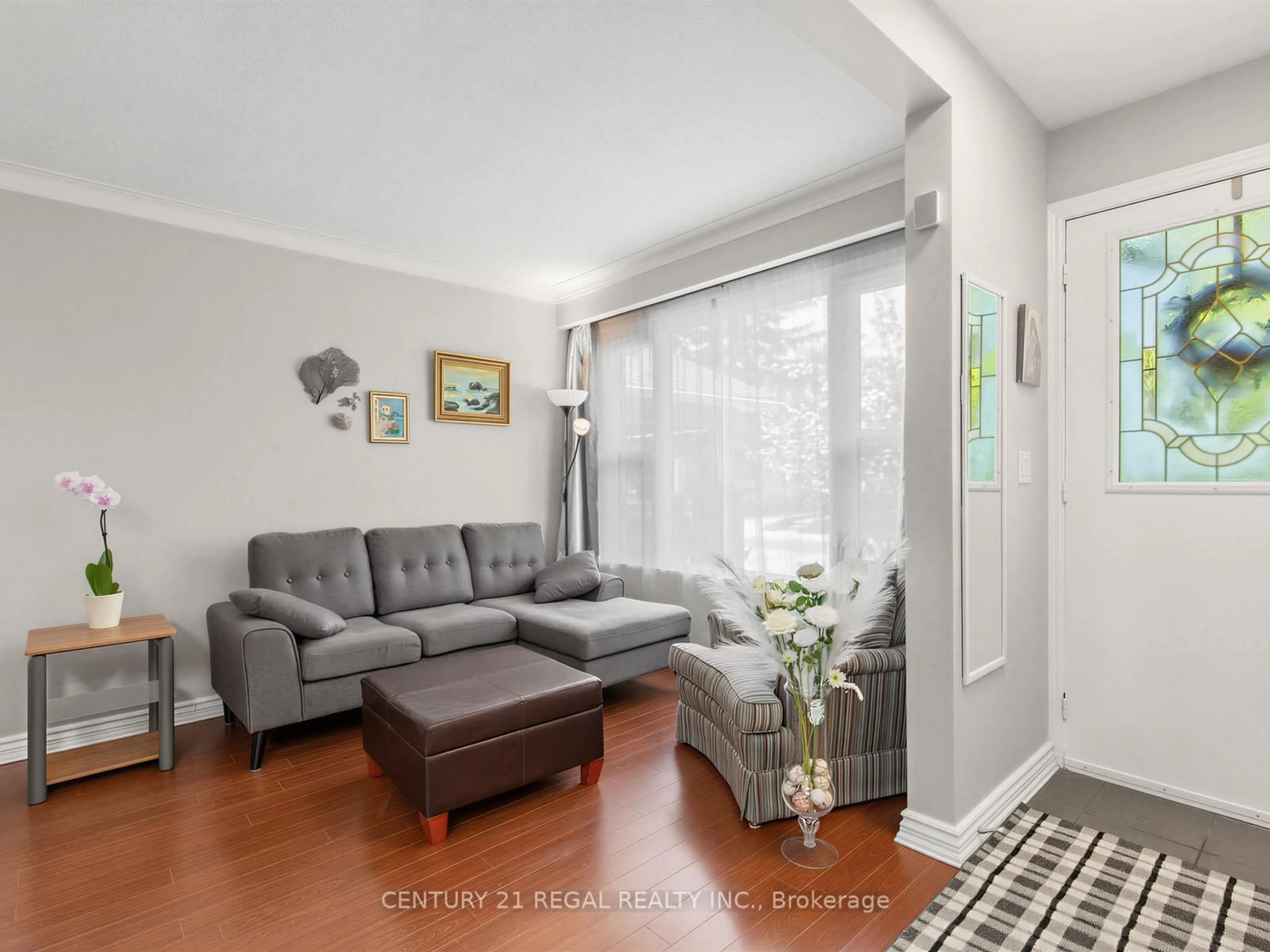 Living room with furniture, unknown for 9 Craiglee Dr, Toronto Ontario M1N 2L7