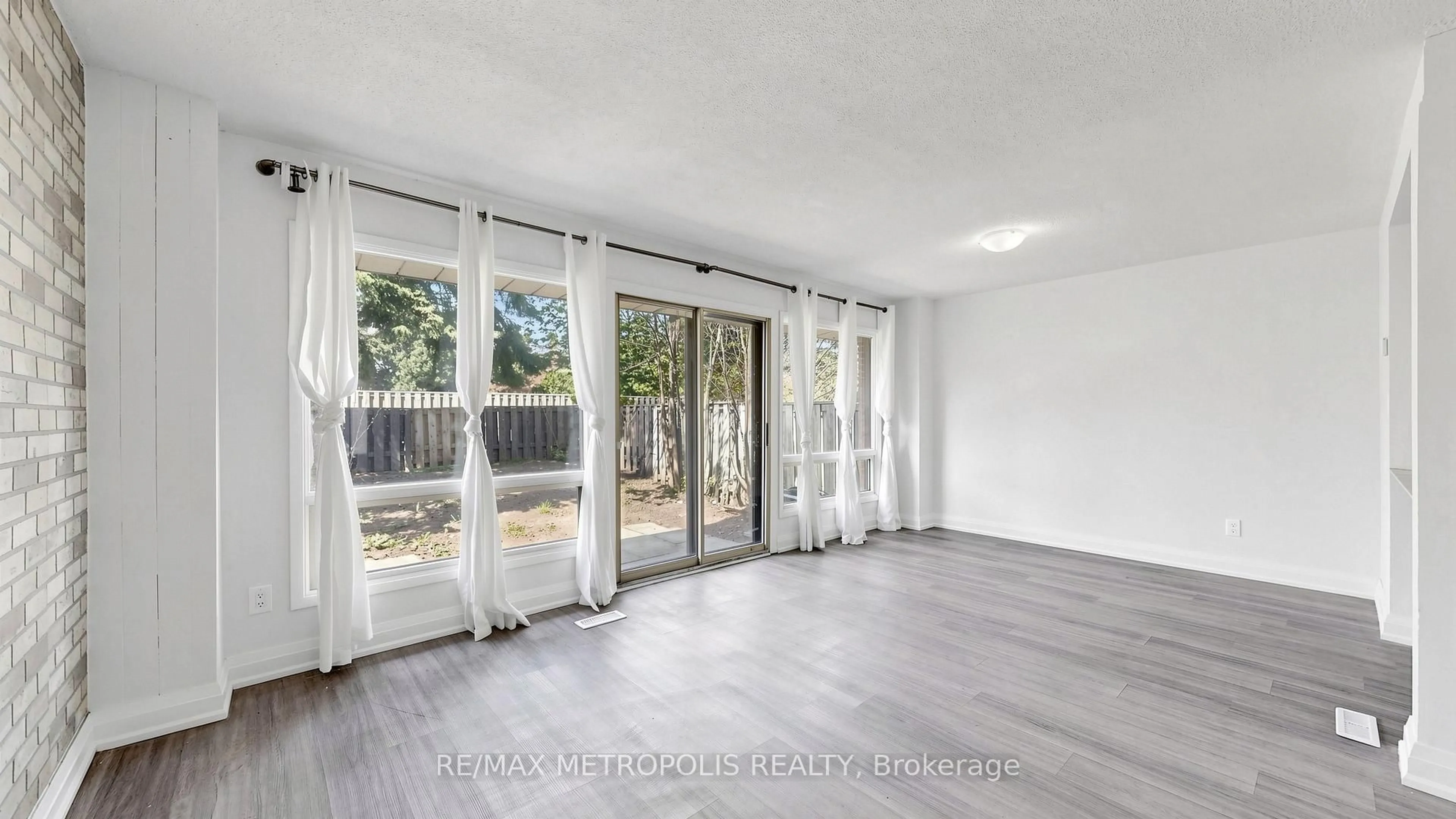 Unknown for 11 Livonia Pl #18, Toronto Ontario M1E 4W5