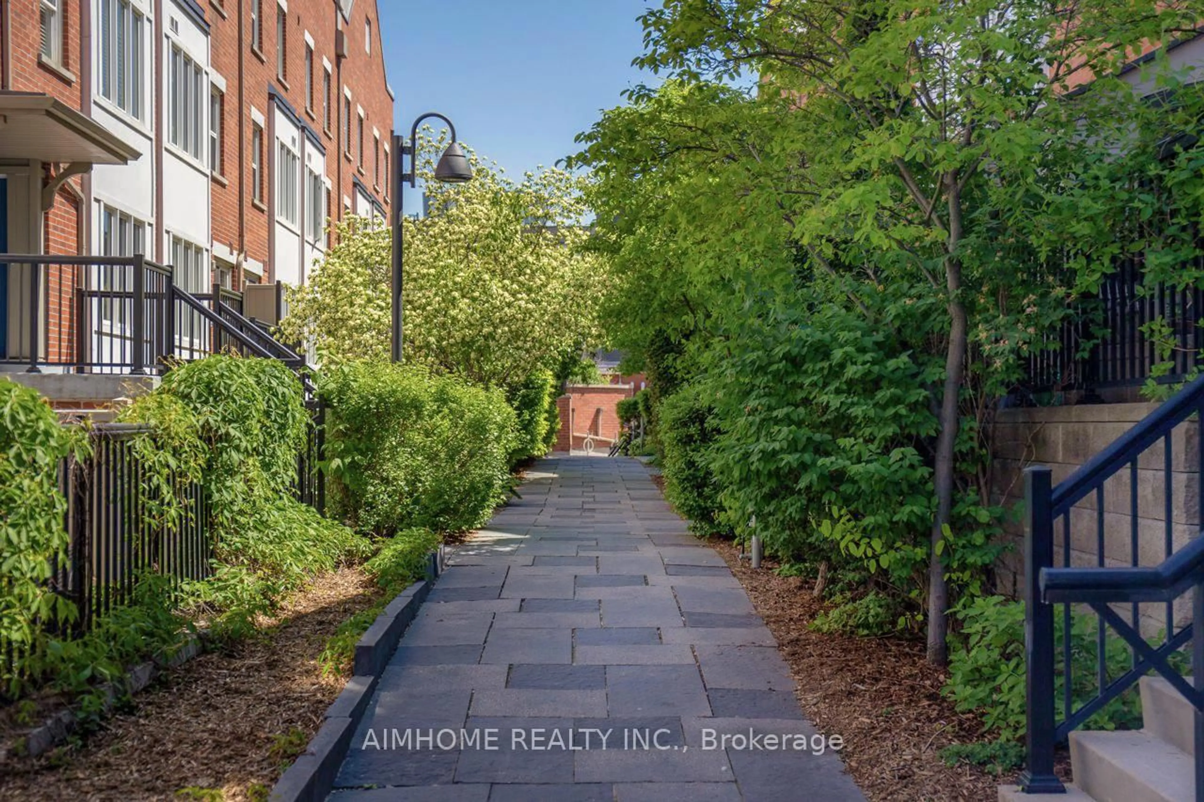 A pic from outside/outdoor area/front of a property/back of a property/a pic from drone, street for 29 Frances Loring Lane #6, Toronto Ontario M4M 3E8