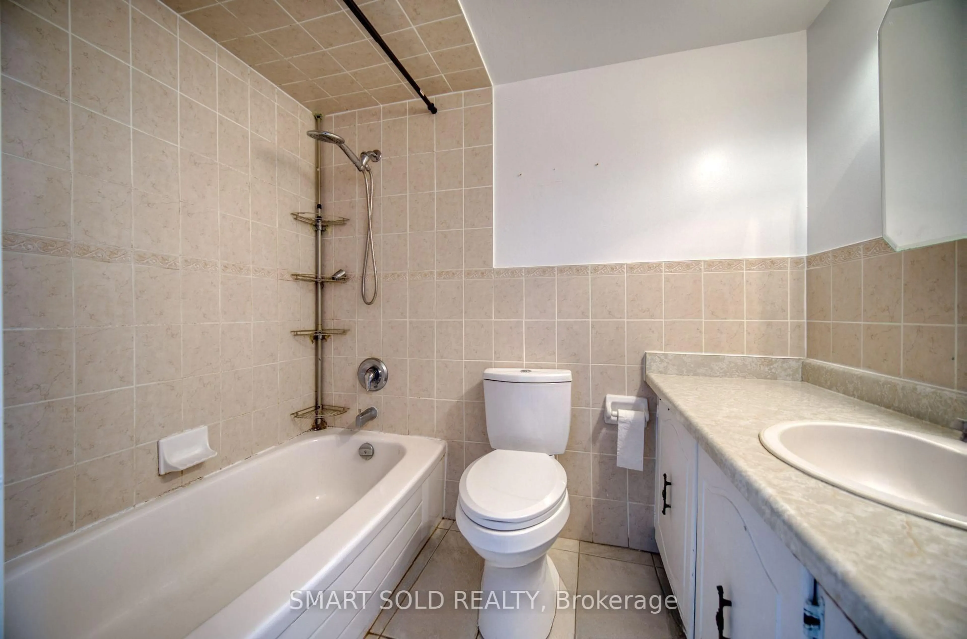 Standard bathroom, ceramic/tile floor for 10 Stonehill Crt #1009, Toronto Ontario M1W 2X8